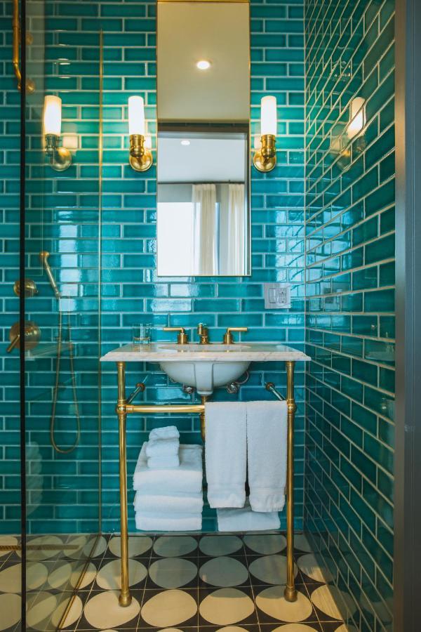 Queen Room,1529742586:JPEG