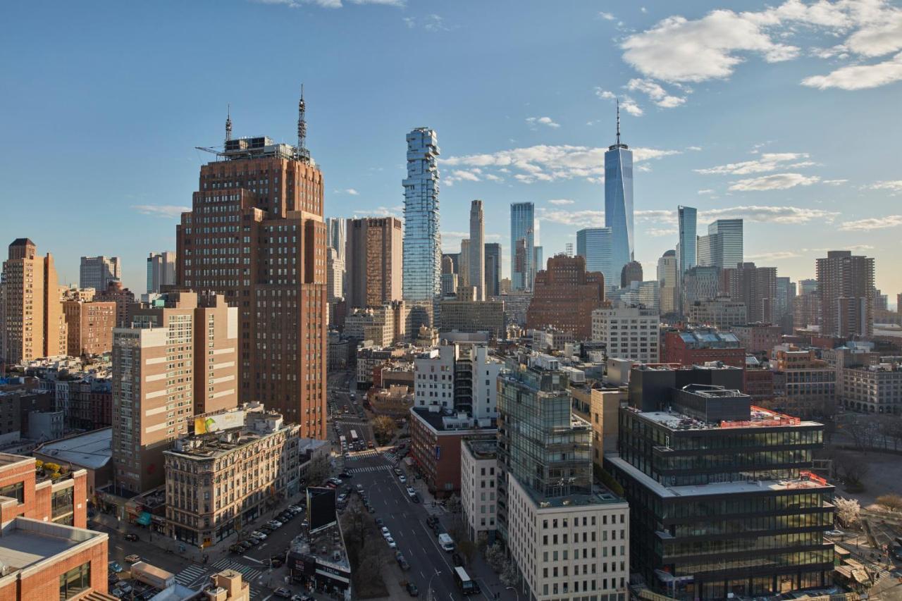 Studio Skyline Lit King-Size