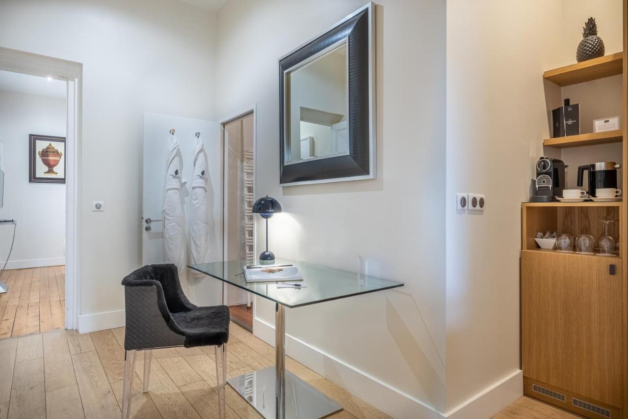 Suite avec Terrasse et Bain à Remous