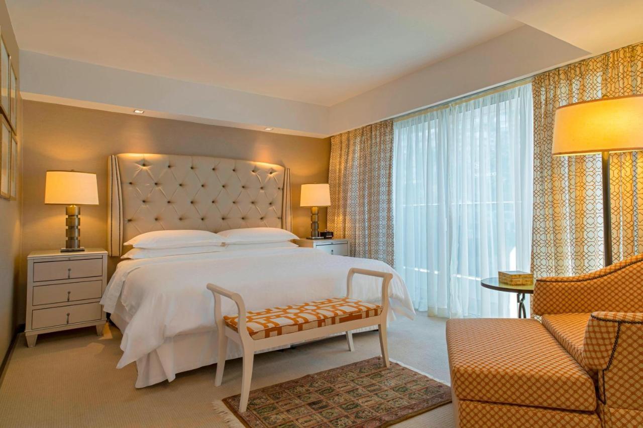 Suite Vice Présidentielle avec 1 Lit King-Size et Balcon - Accès au Salon Club