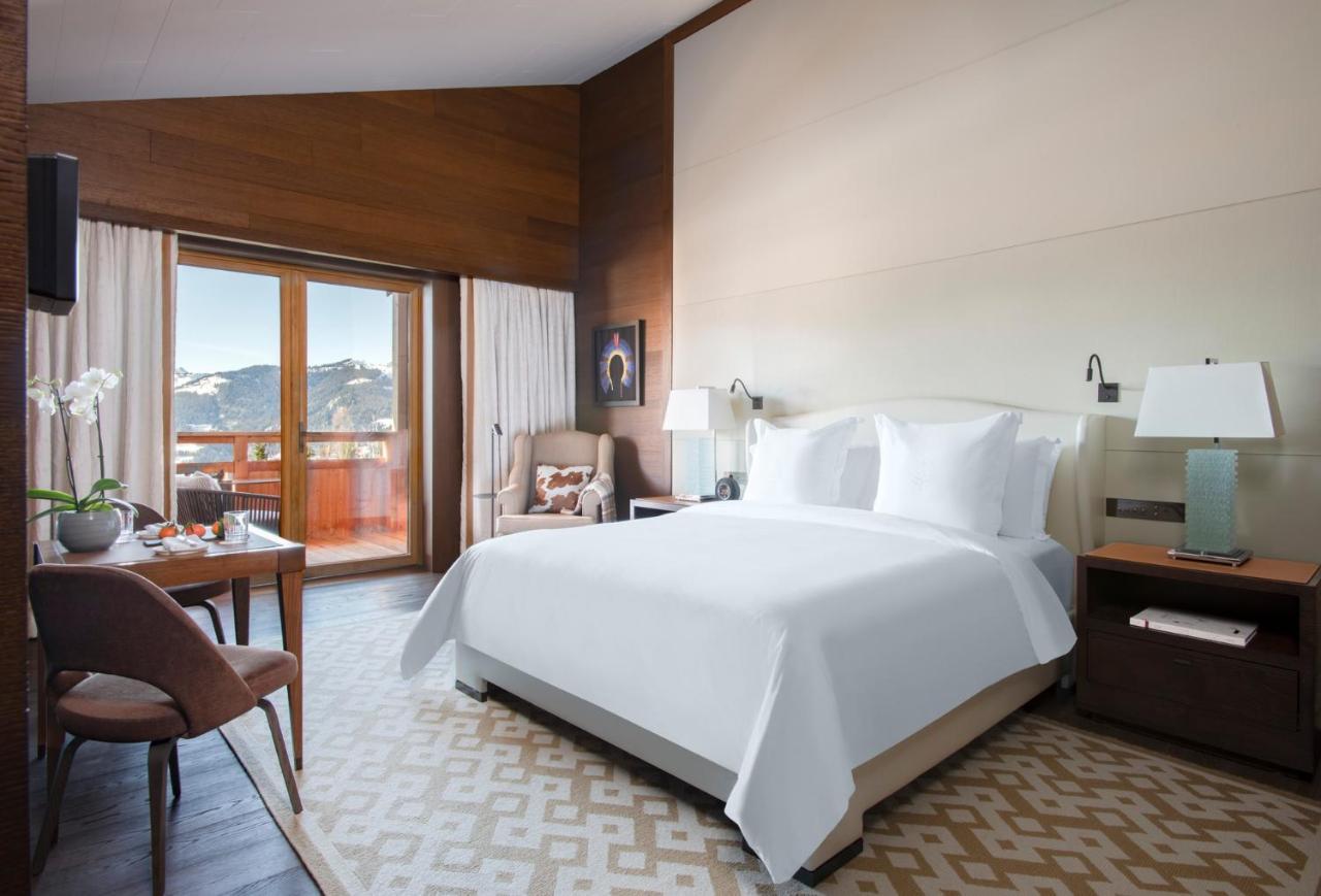 Prestige Room King Bed Mountain View