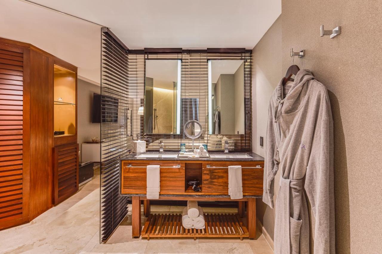 Premium Garden View, 1 King,1711981495:JPEG