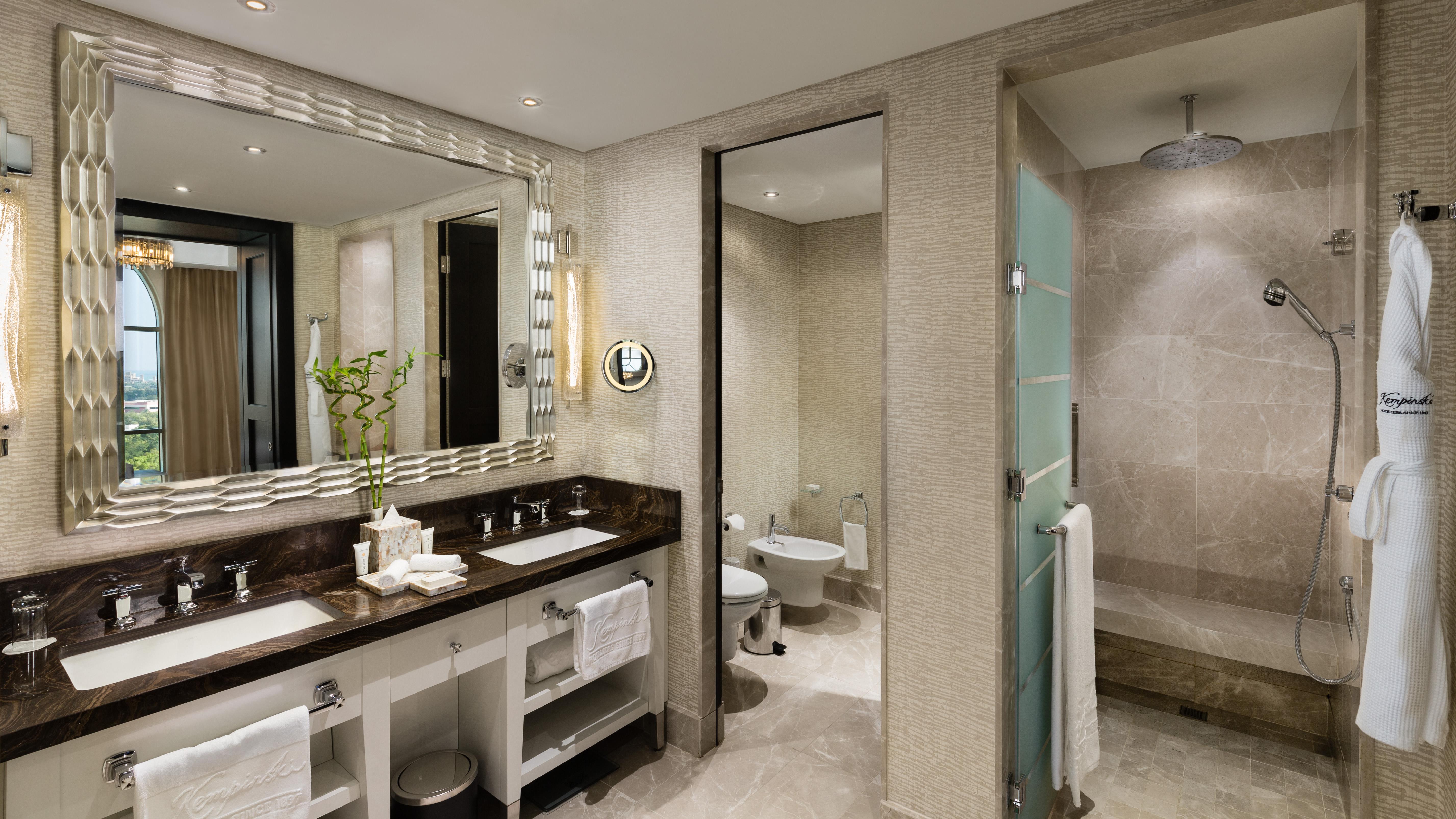 Suite Familiale 3 Chambres - Accès au Salon avec Goûter, Cocktails en Soirée, Boissons sans Alcool et Canapés