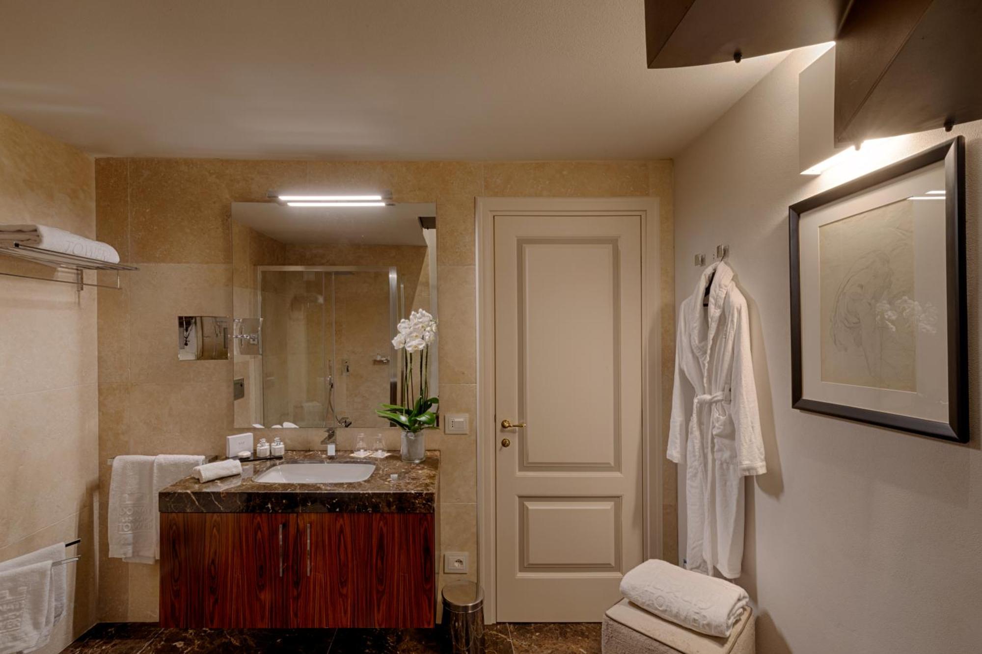 Brunelleschi - Suite Lit King-Size avec Baignoire d'Hydromassage - Vue sur Duomo