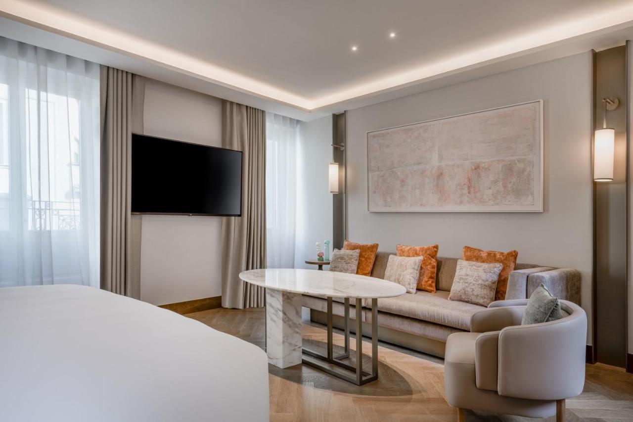 Suite Junior Lit King-Size avec Balcon - Vue sur Panorama Urbain