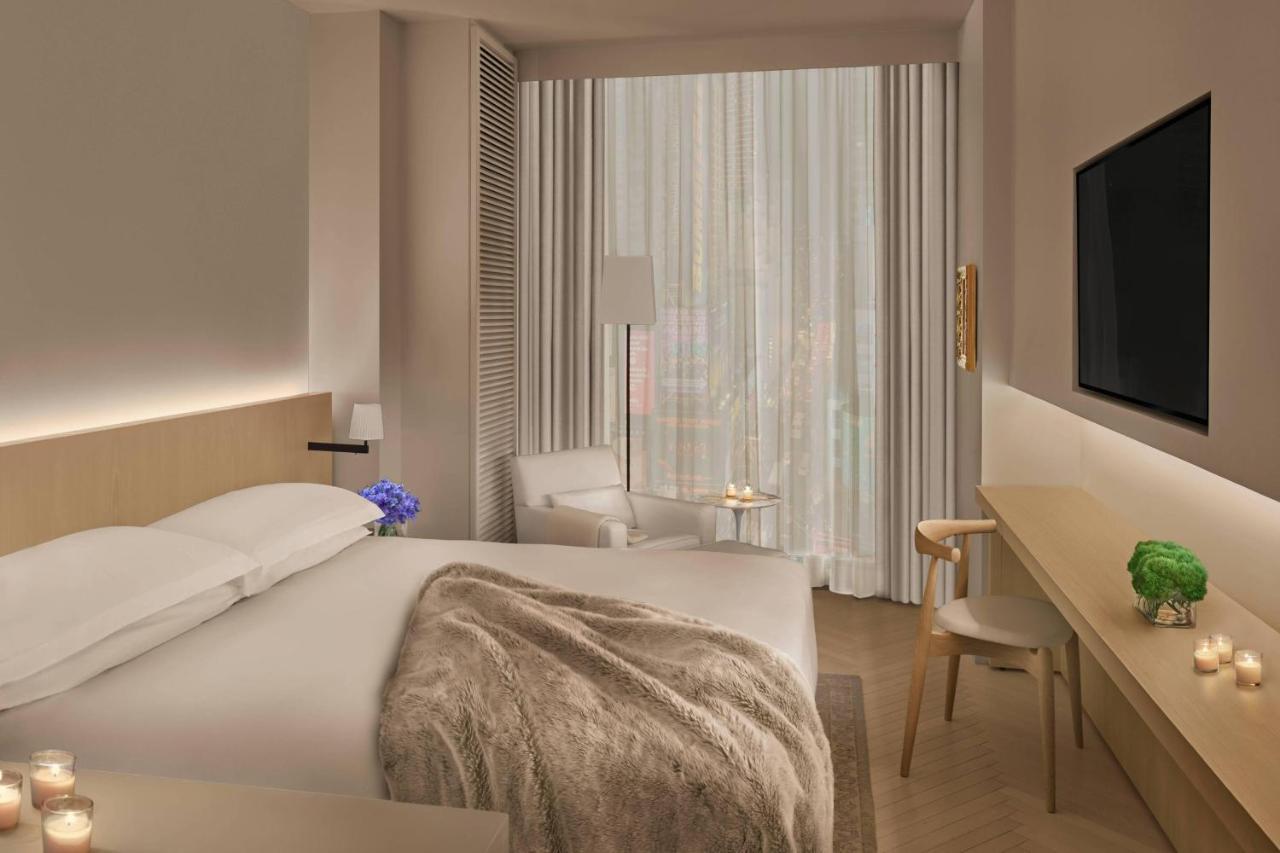 Chambre Lit King-Size Premier - Vue sur Times Square - Accessible aux Personnes Malentendantes