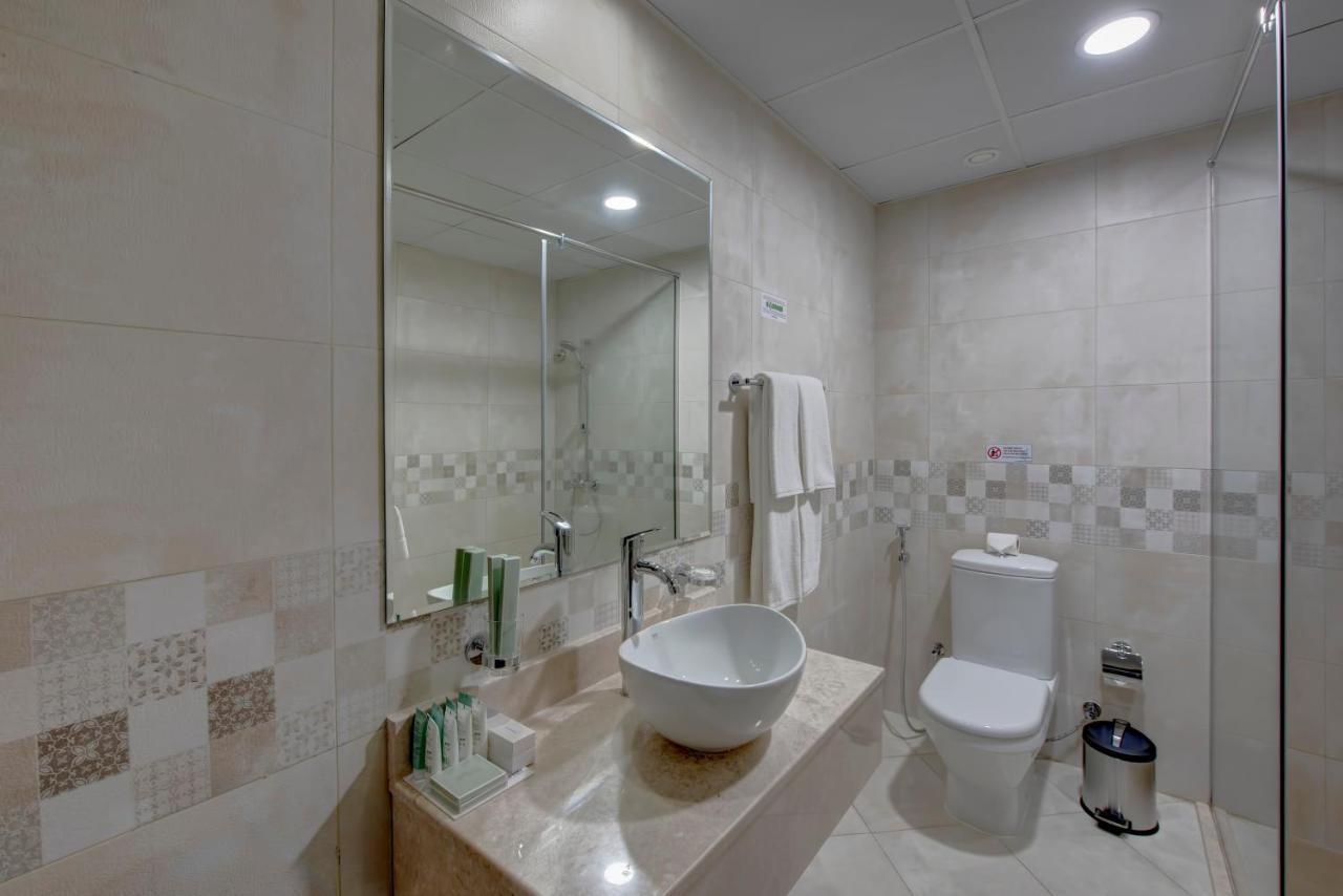 Premium Studio With Marina View & City View Balcony - Guaranteed Early 10am Check-In & Guaranteed Late Check-Out 5pm,1395866753:JPEG