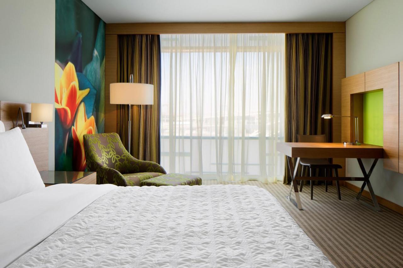 Chambre Lit King-Size Deluxe - Vue sur Aéroport
