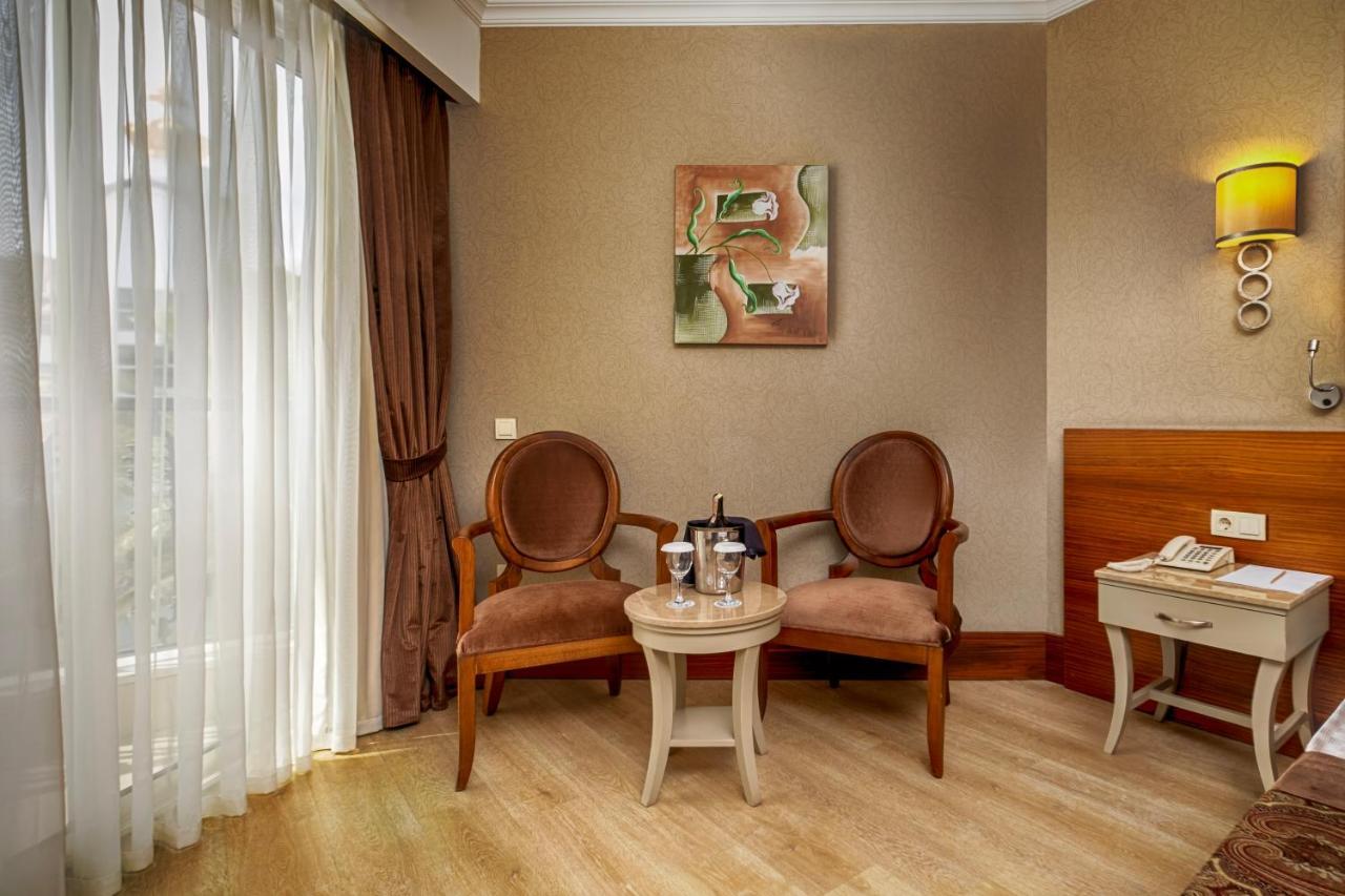 Chambre Triple - Vue sur la Piscine