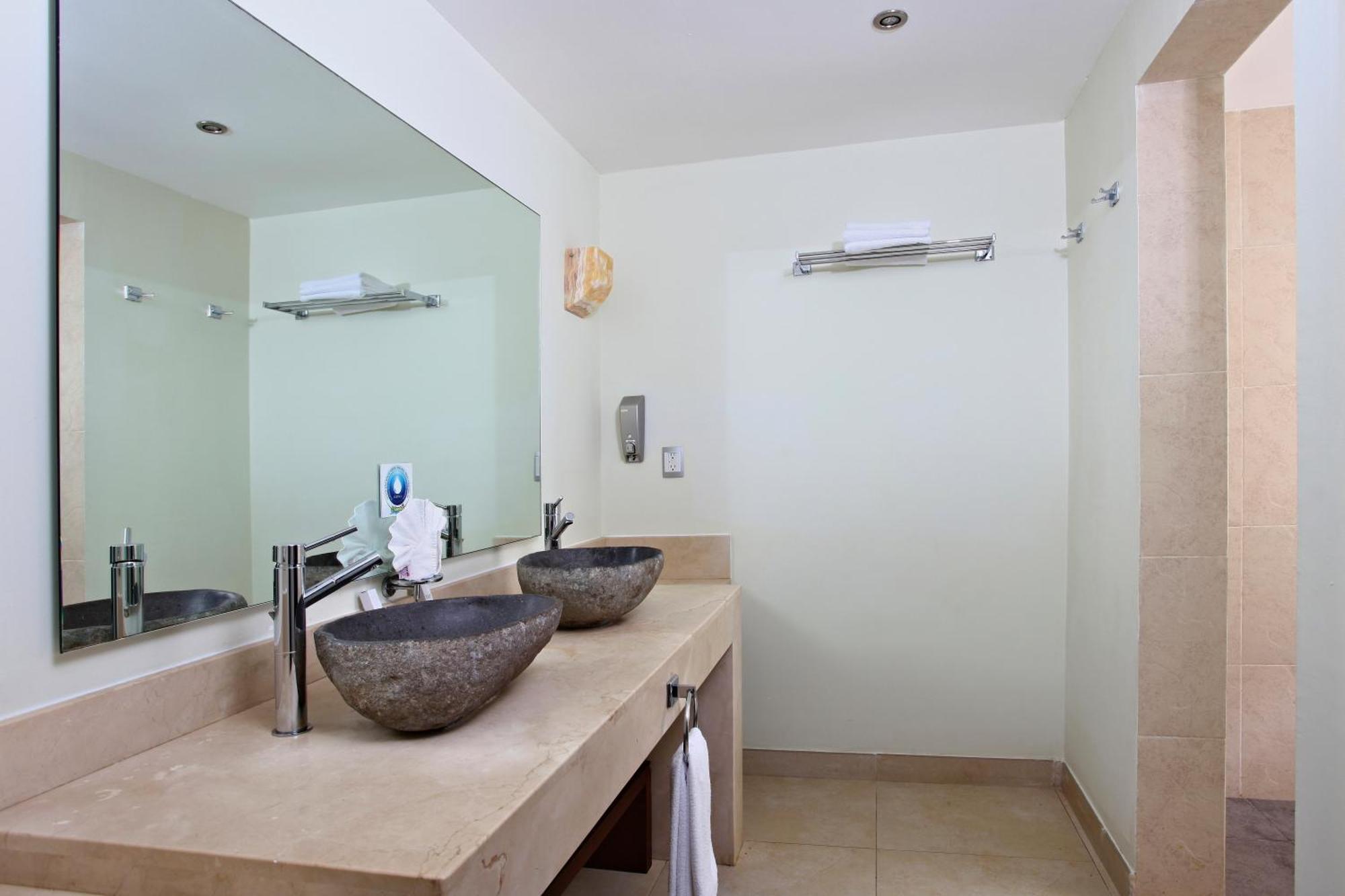 Hébergement Supérieur - Vue sur Piscine