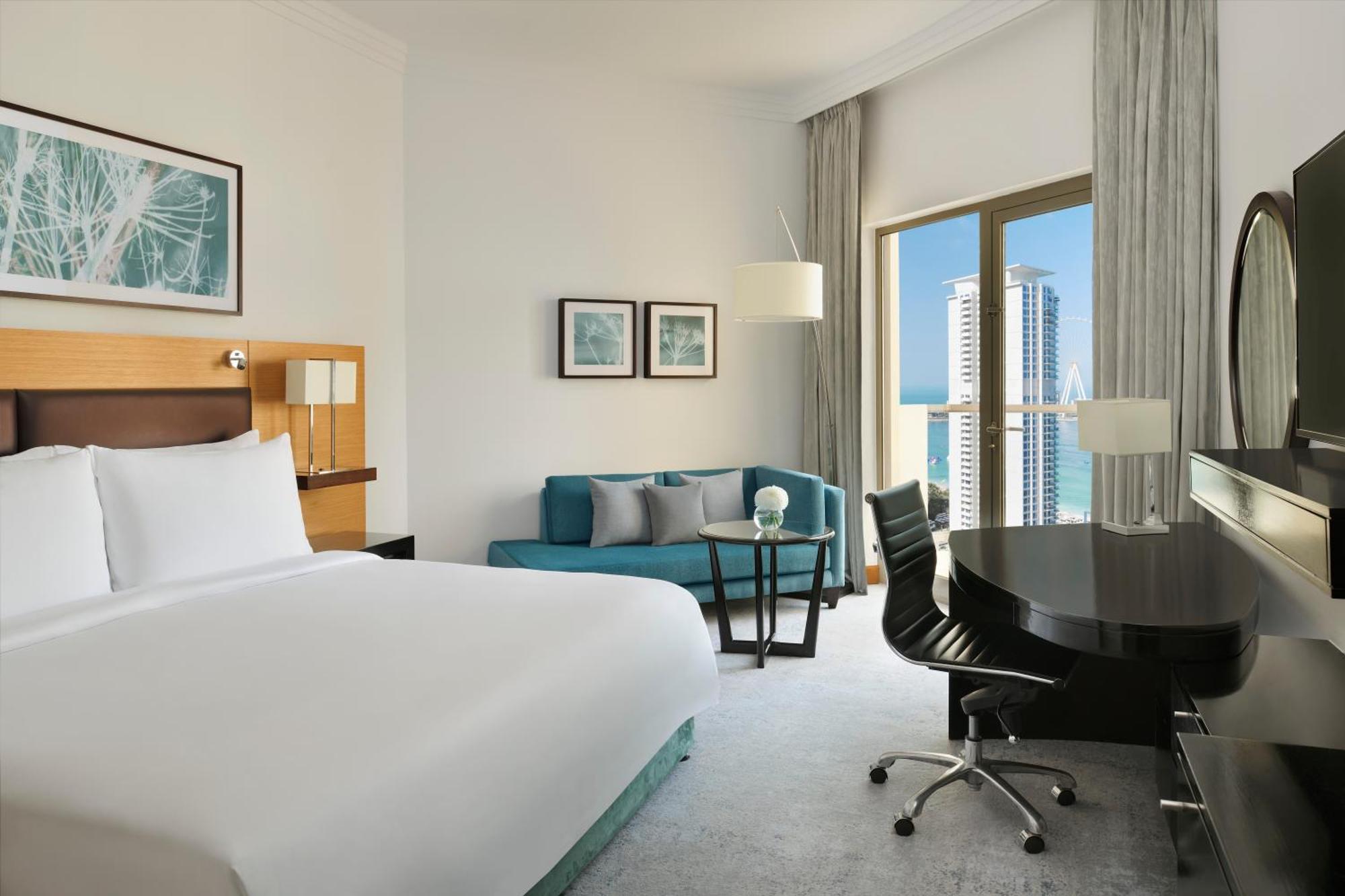 Hébergement Exécutif Lit King-Size avec Balcon, Accès au Salon, Petit-Déjeuner, Rafraîchissements, Boissons et Canapés en Soirée