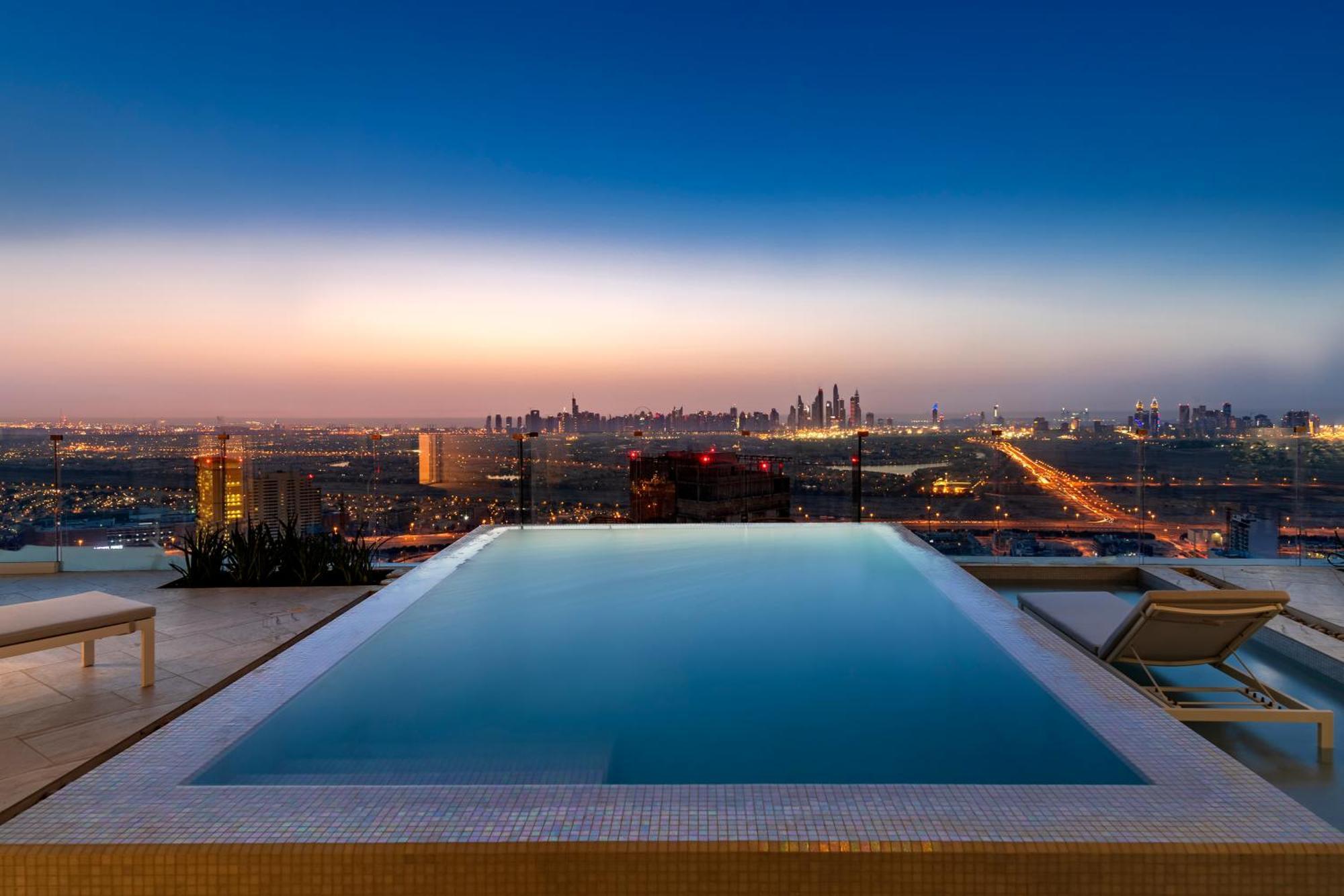 Villa Sky 4 Chambres avec Piscine - Dîner de Réveillon du Nouvel An et Fête Inclus