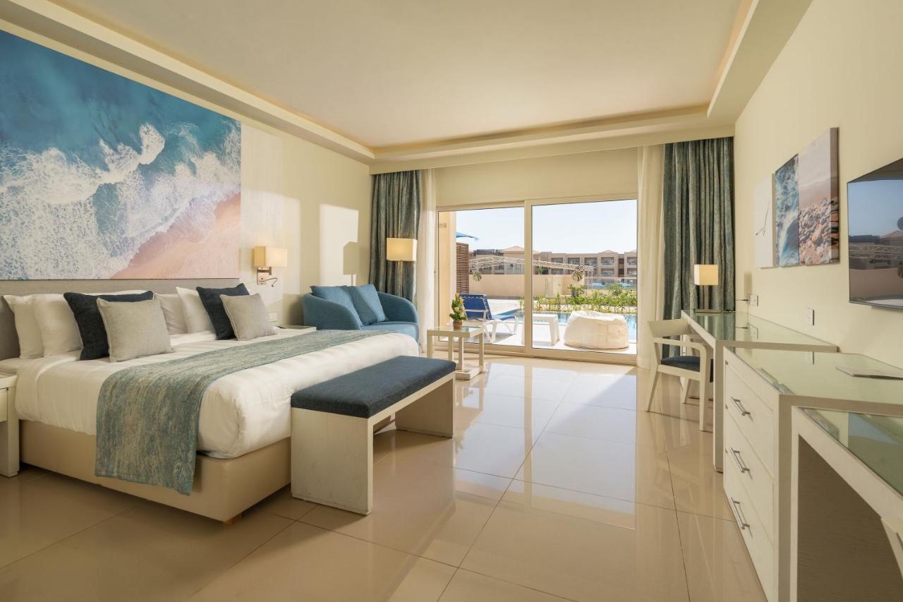 Chambre avec Accès Direct à la Piscine