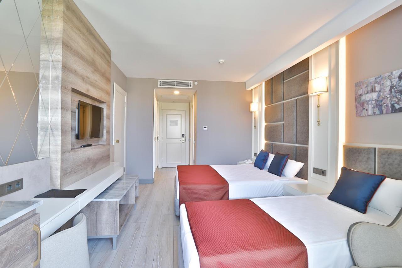Chambre Double ou Lits Jumeaux de Luxe avec Accès Piscine