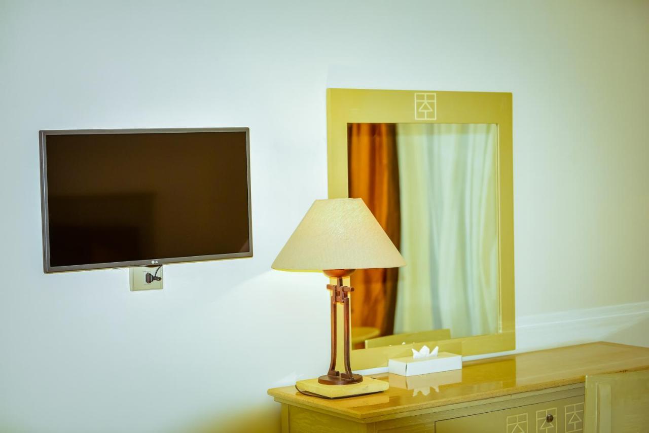 Chambre Double ou Lits Jumeaux - Vue Partielle sur Mer