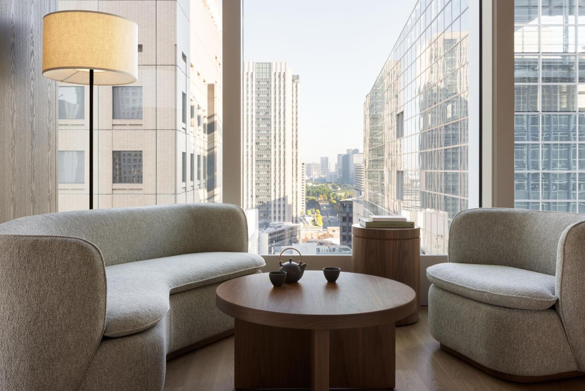 Suite d'Angle de Luxe avec 1 Lit King-Size - Vue sur Ville