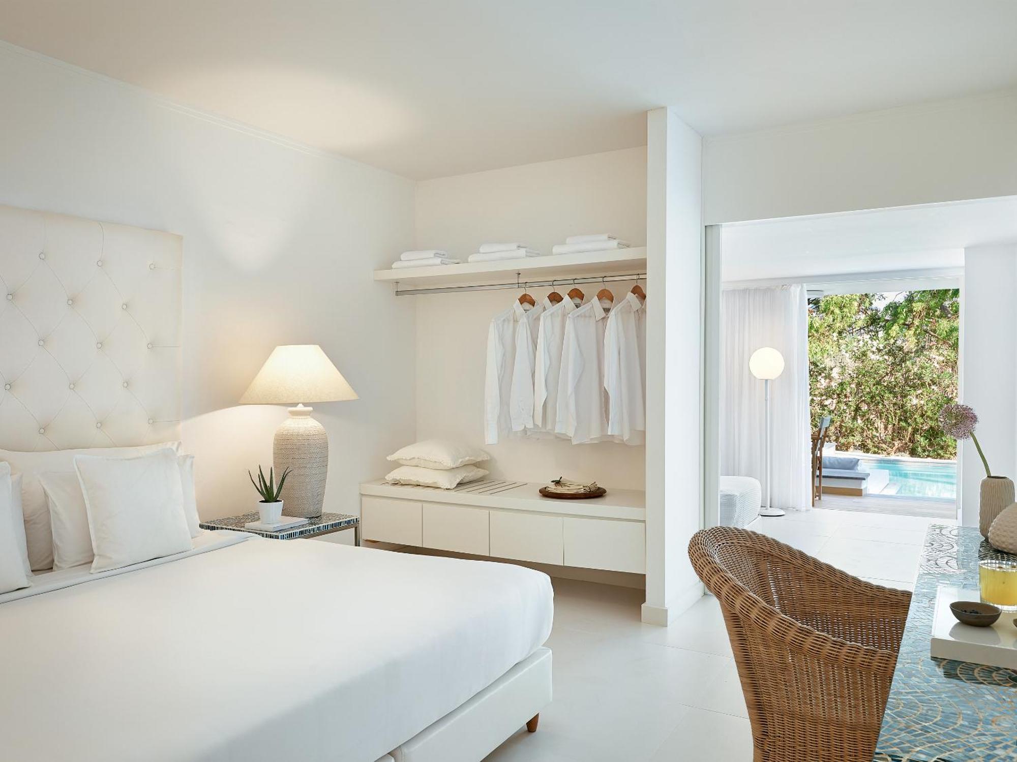 Chambre Familiale - Accès Direct à la Piscine