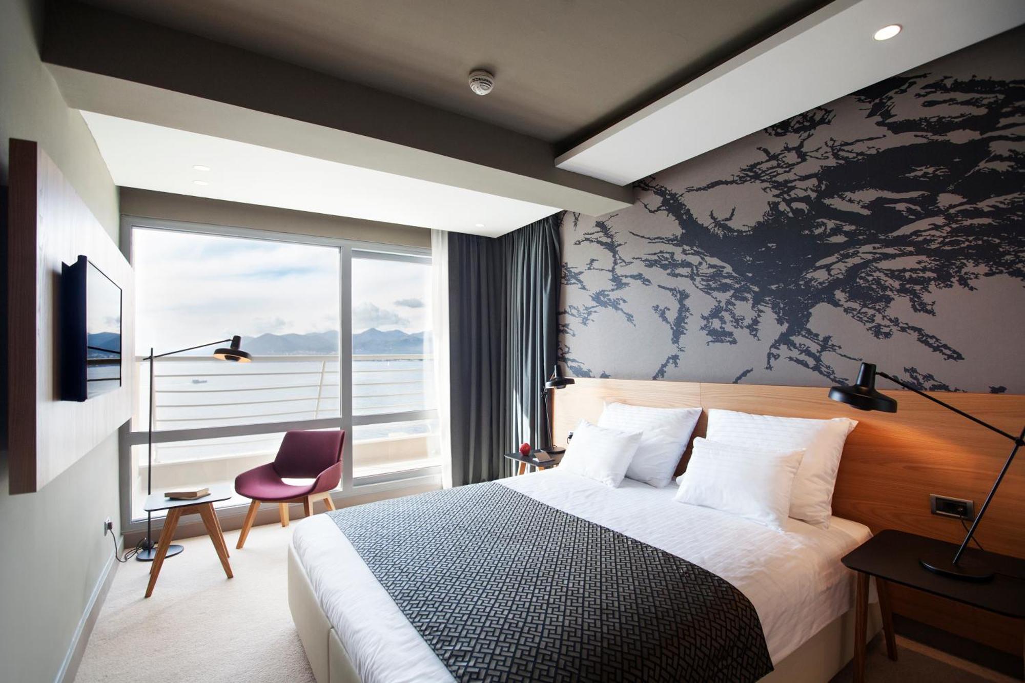 Offre Spéciale Journée des Femmes - Chambre Supérieure avec Balcon - Vue sur Mer