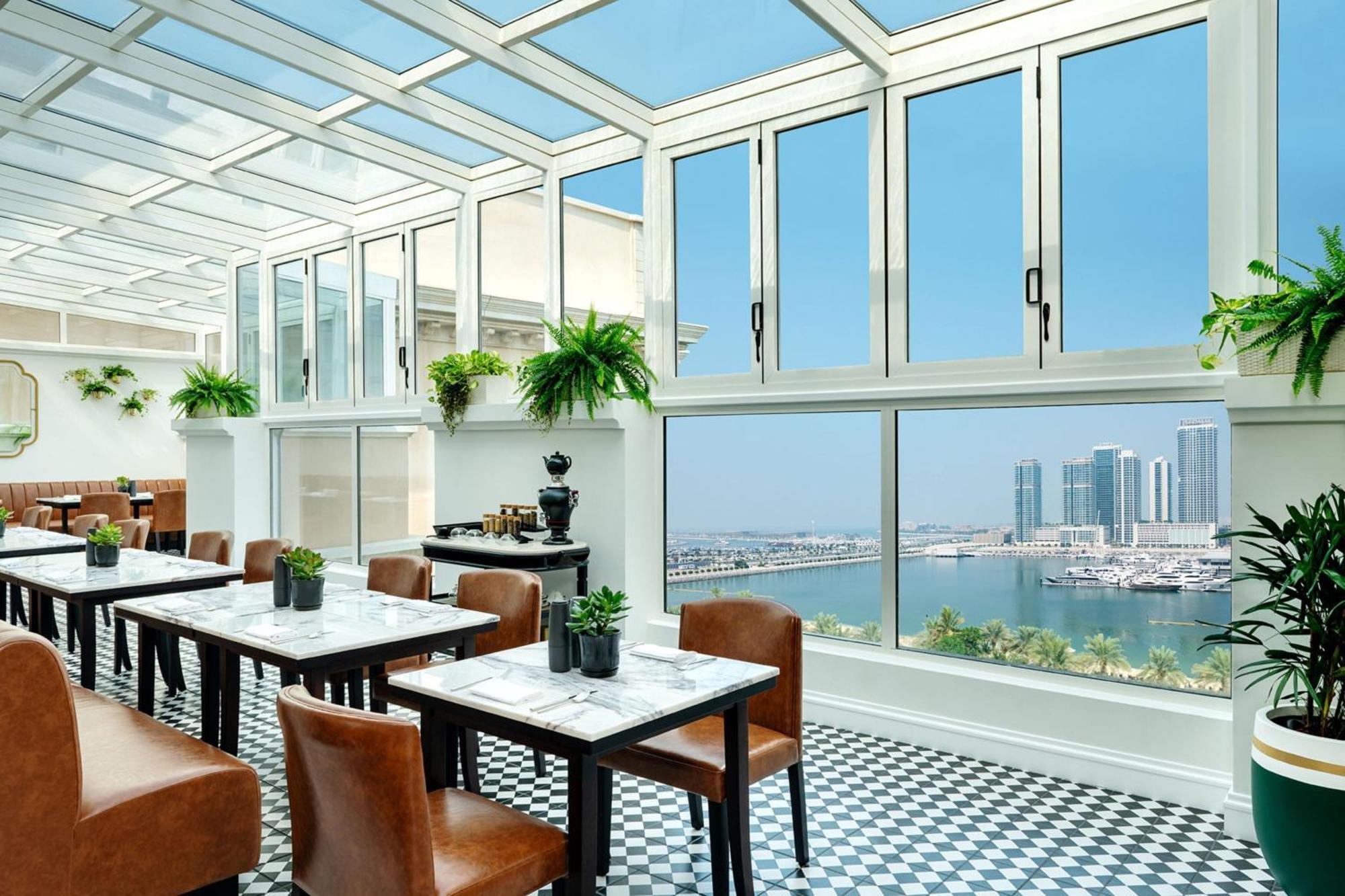 Suite Club Westin Lit King-Size avec Balcon et Salon Séparé avec Canapé-Lit - Petit-Déjeuner, Transferts Aéroport de Dubaï, Happy Hour, Goûter, Accès Salon Club et Parc Aquatique Jungle Bay - Vue sur Mer