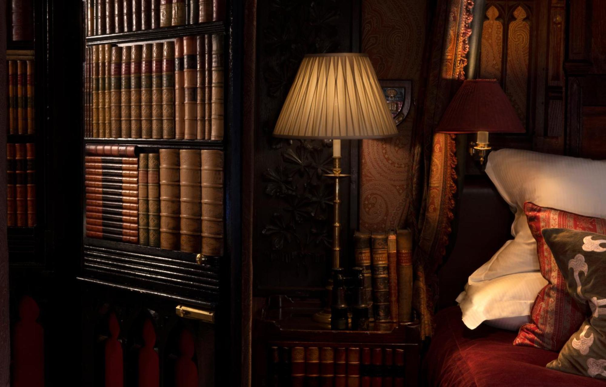 Suite de Luxe - Library