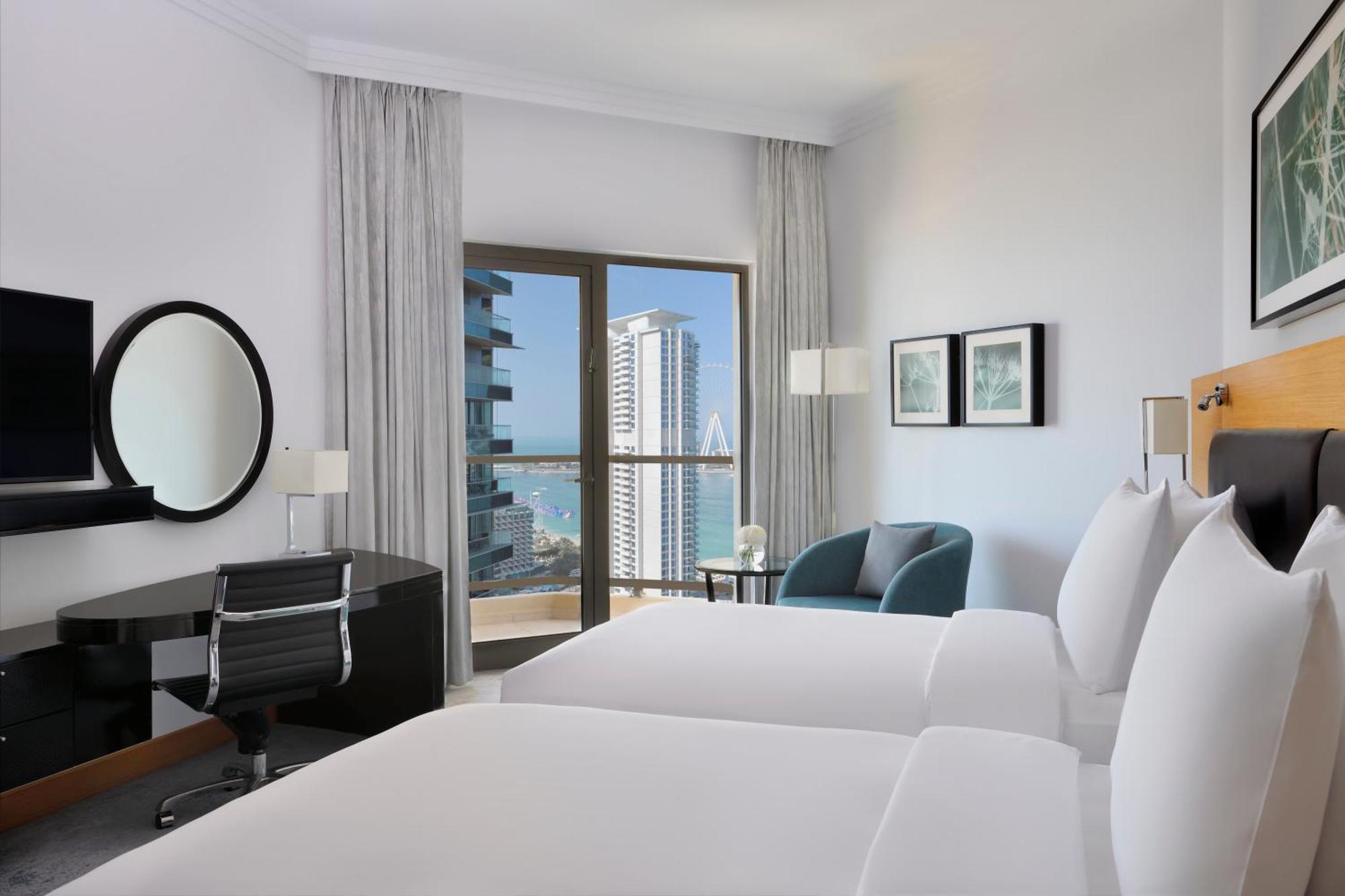 Hébergement Exécutif Lits Jumeaux - Vue Partielle sur Mer avec Balcon, Accès au Salon, Petit-Déjeuner, Rafraîchissements, Boissons et Canapés en Soirée