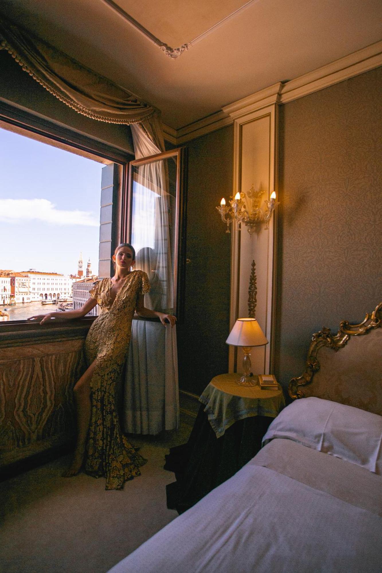 Deluxe Suite with Side Grand Canal View,1588046156:JPEG