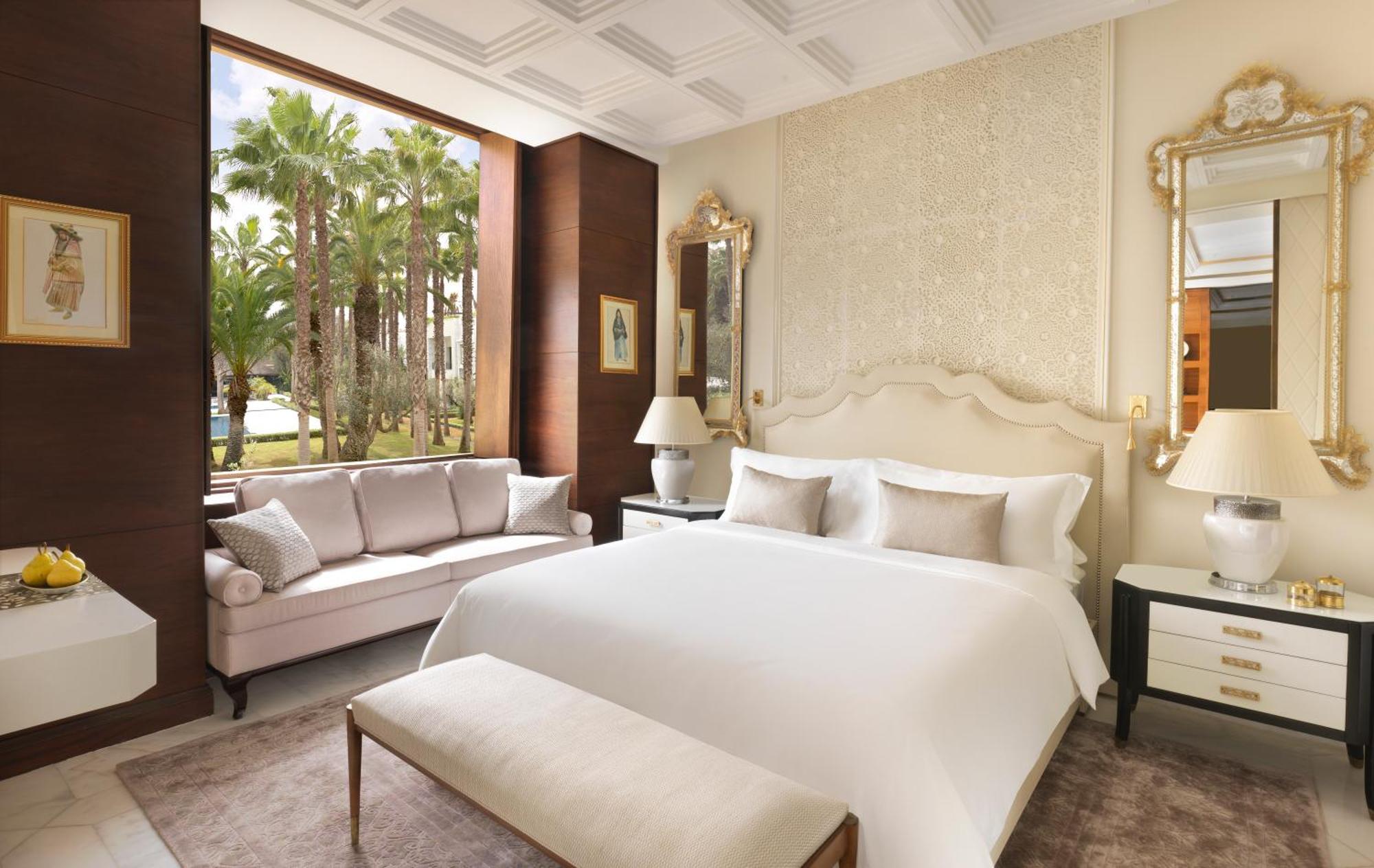 Chambre Lit King-Size Deluxe avec vue sur la piscine et terrasse