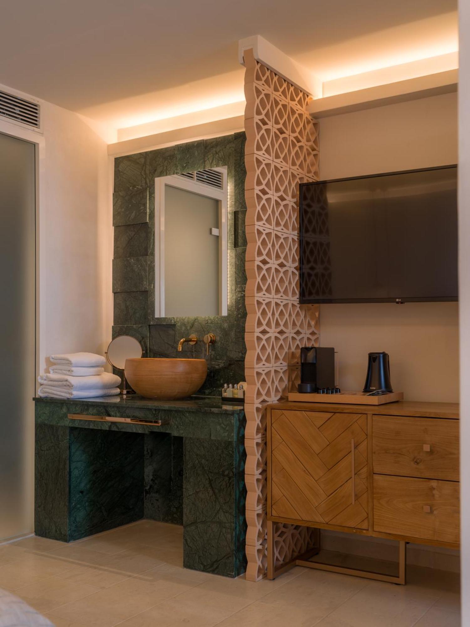 Chambre Double Supérieure avec Baignoire à Jets Extérieure