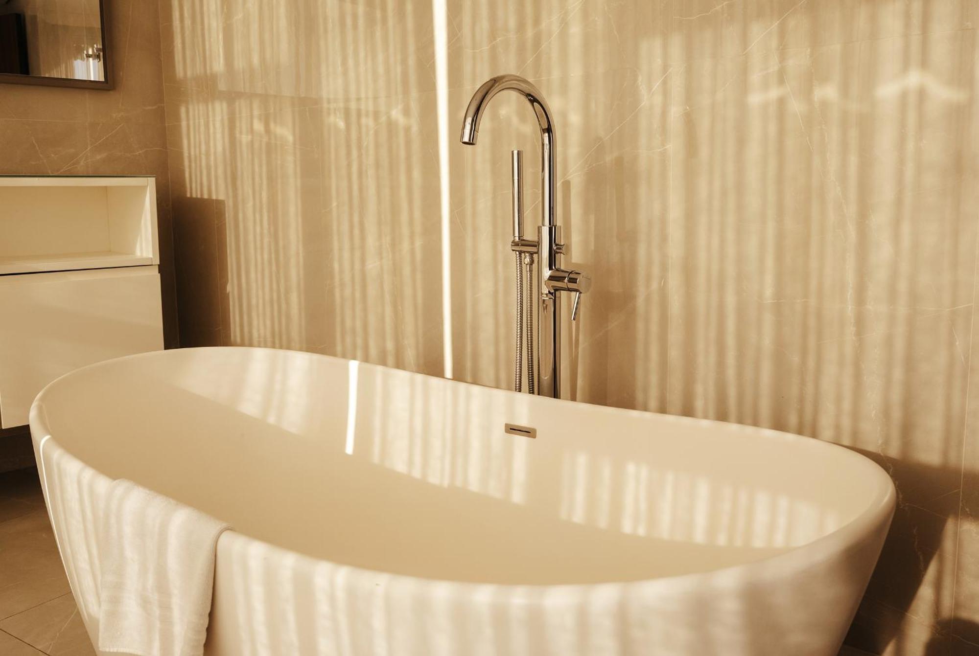 Suite Bath,1603756143:JPEG