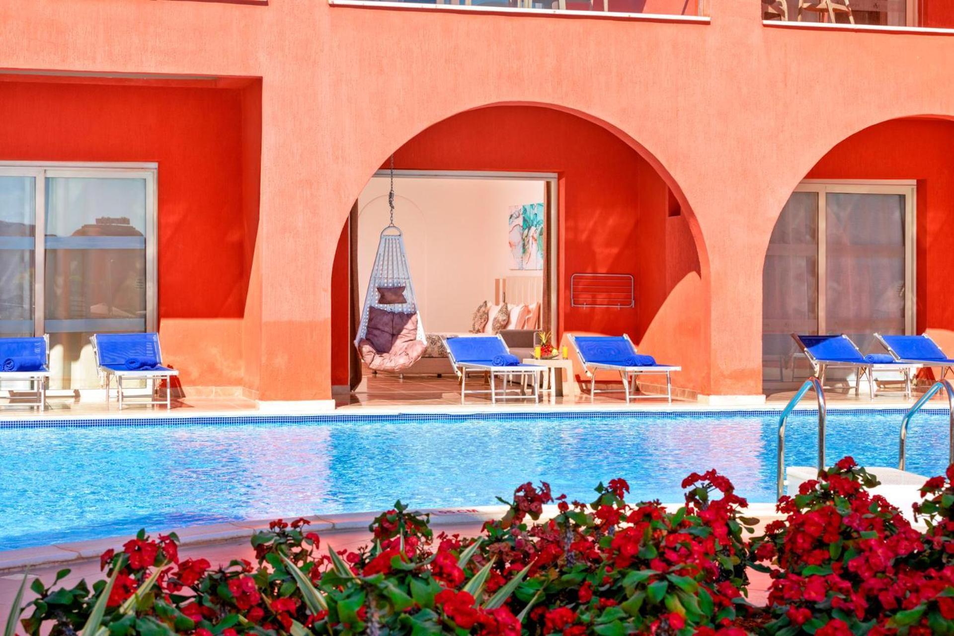 Chambre Deluxe avec Accès Piscine - Réservée aux Adultes