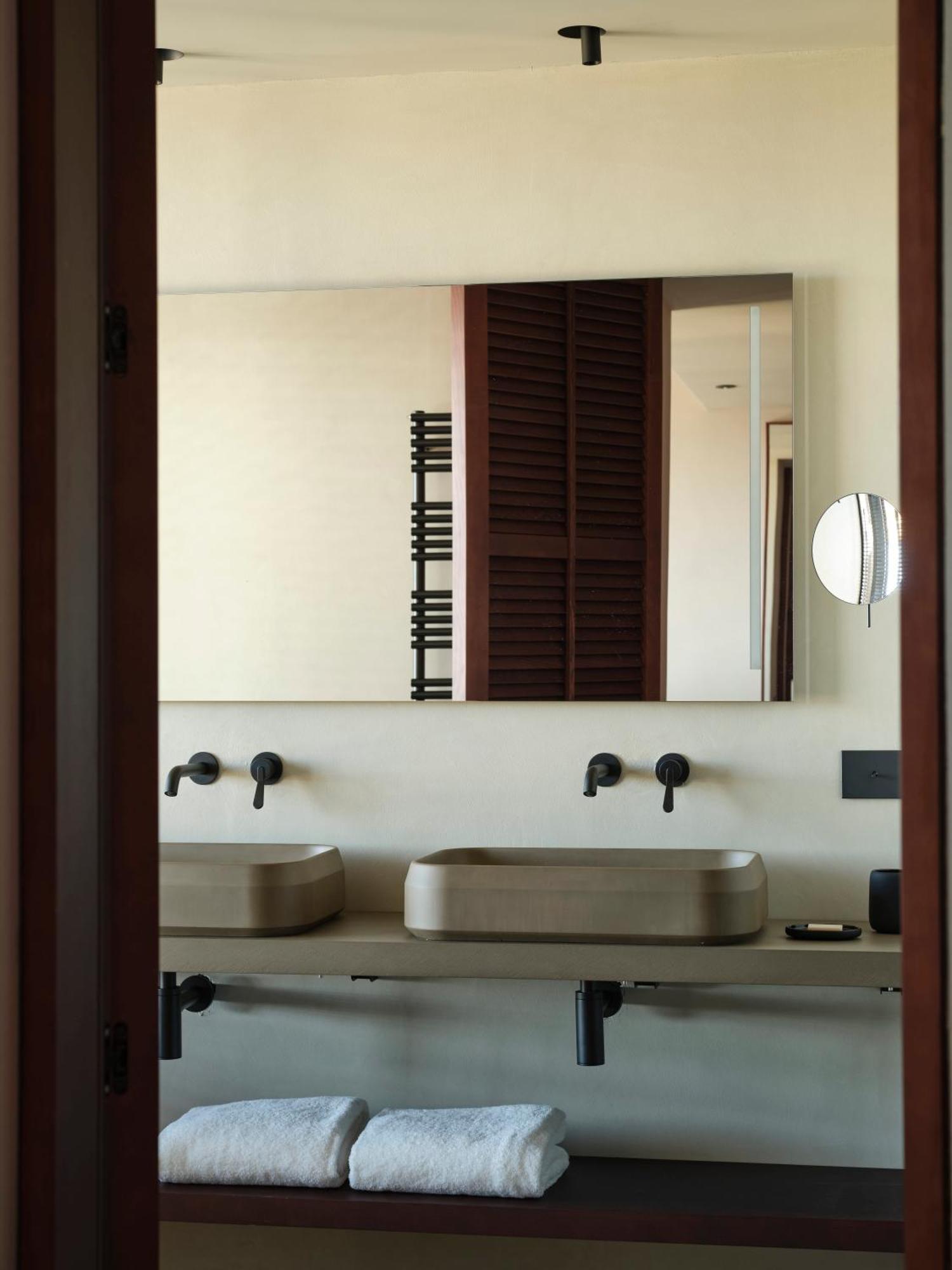 Deluxe Suite with Balcony