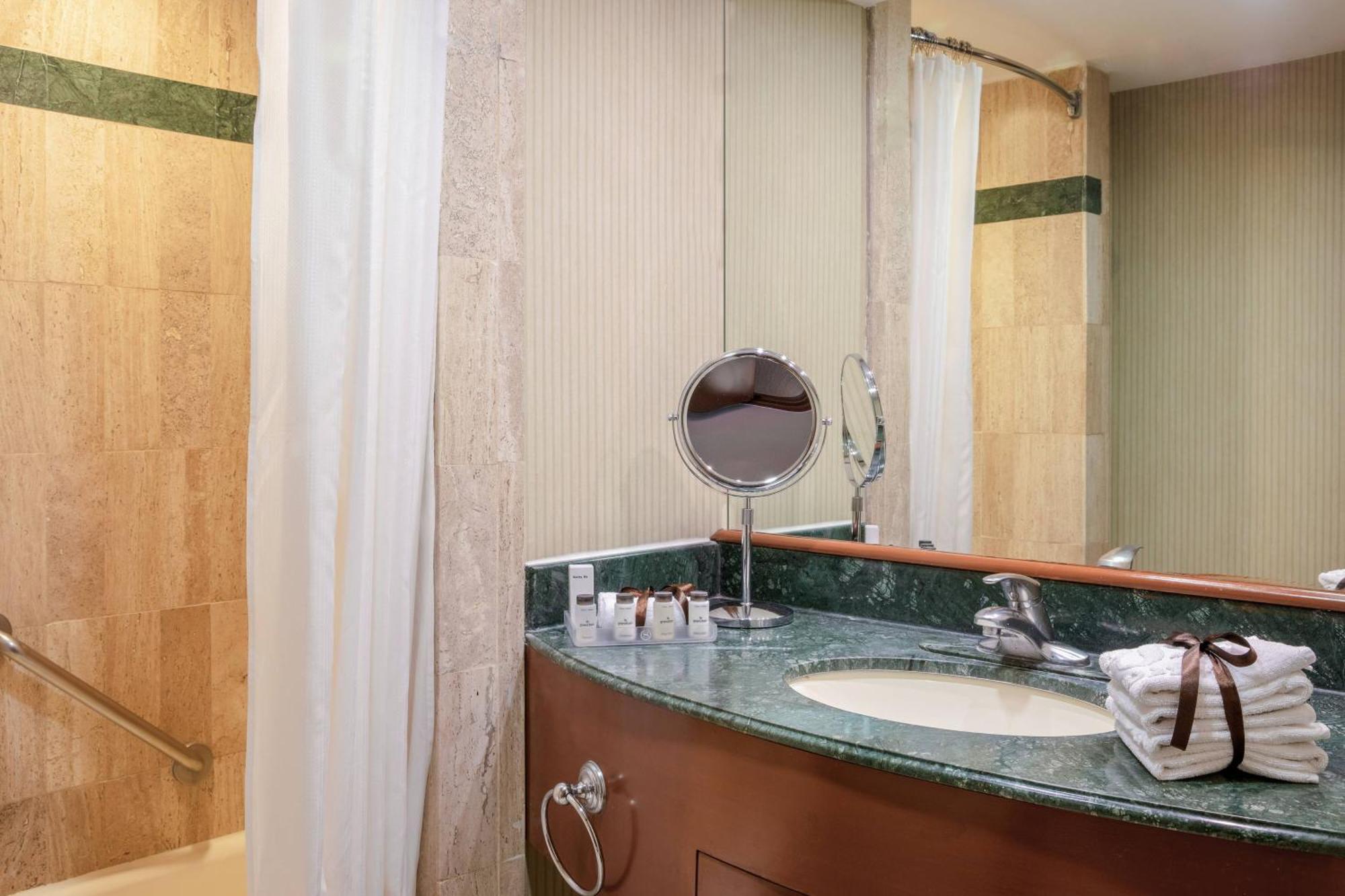 Chambre Lit King-Size Classique - Tour Danubio