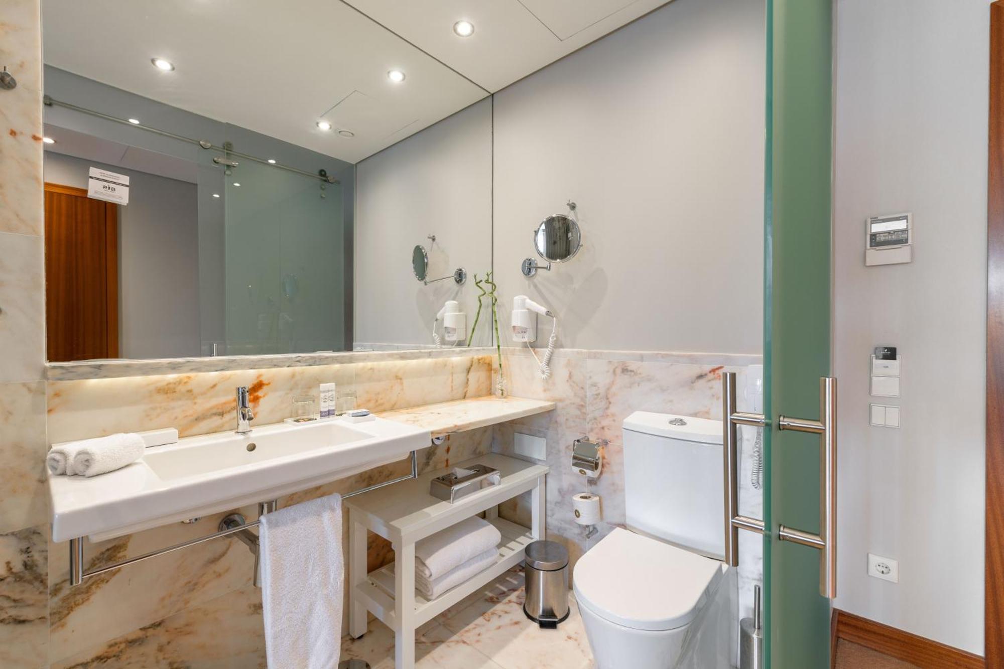 Double or Twin Vintage with River View,1617452604:JPEG