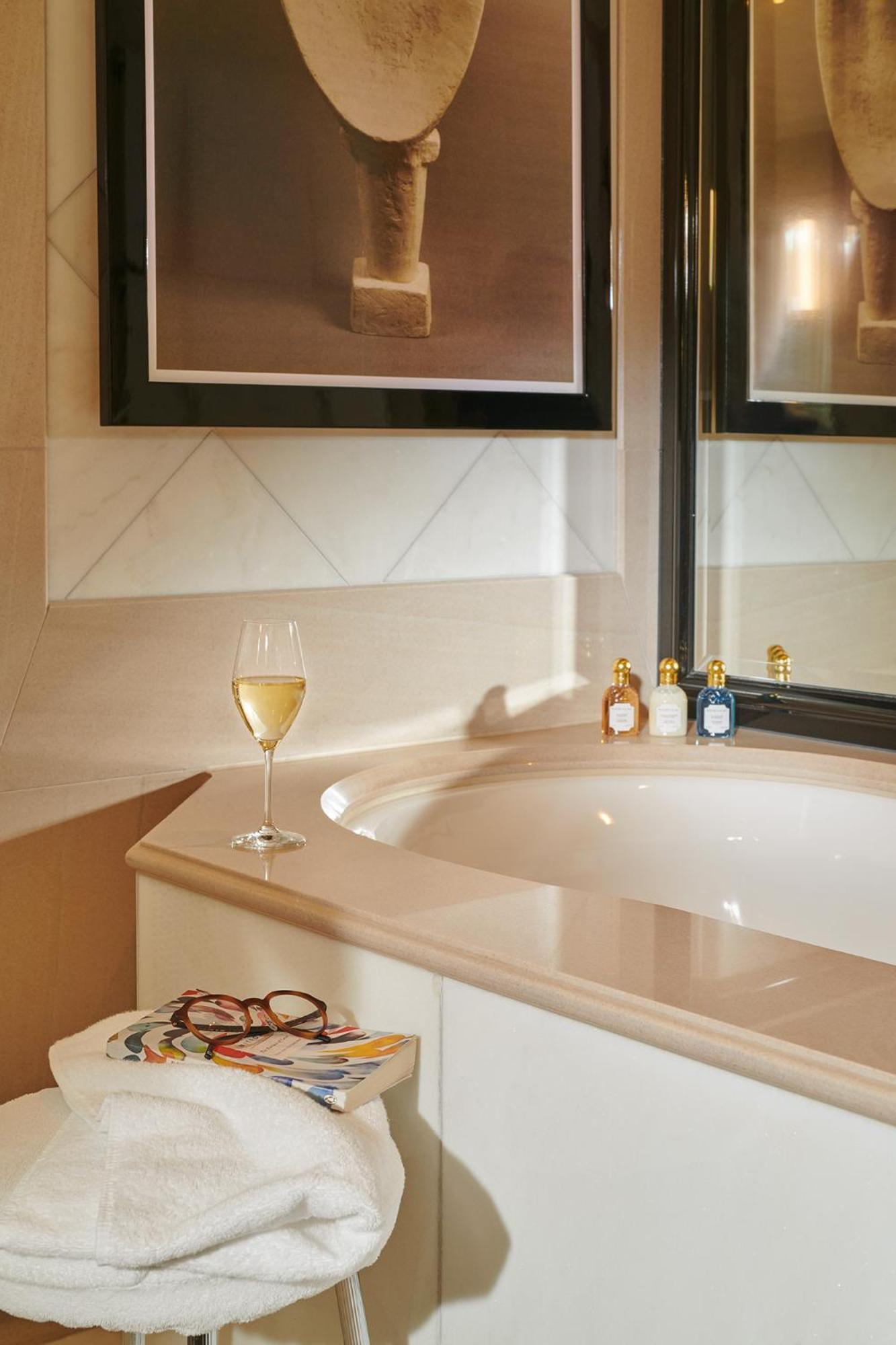 Deluxe Double Room,1619760777:JPEG