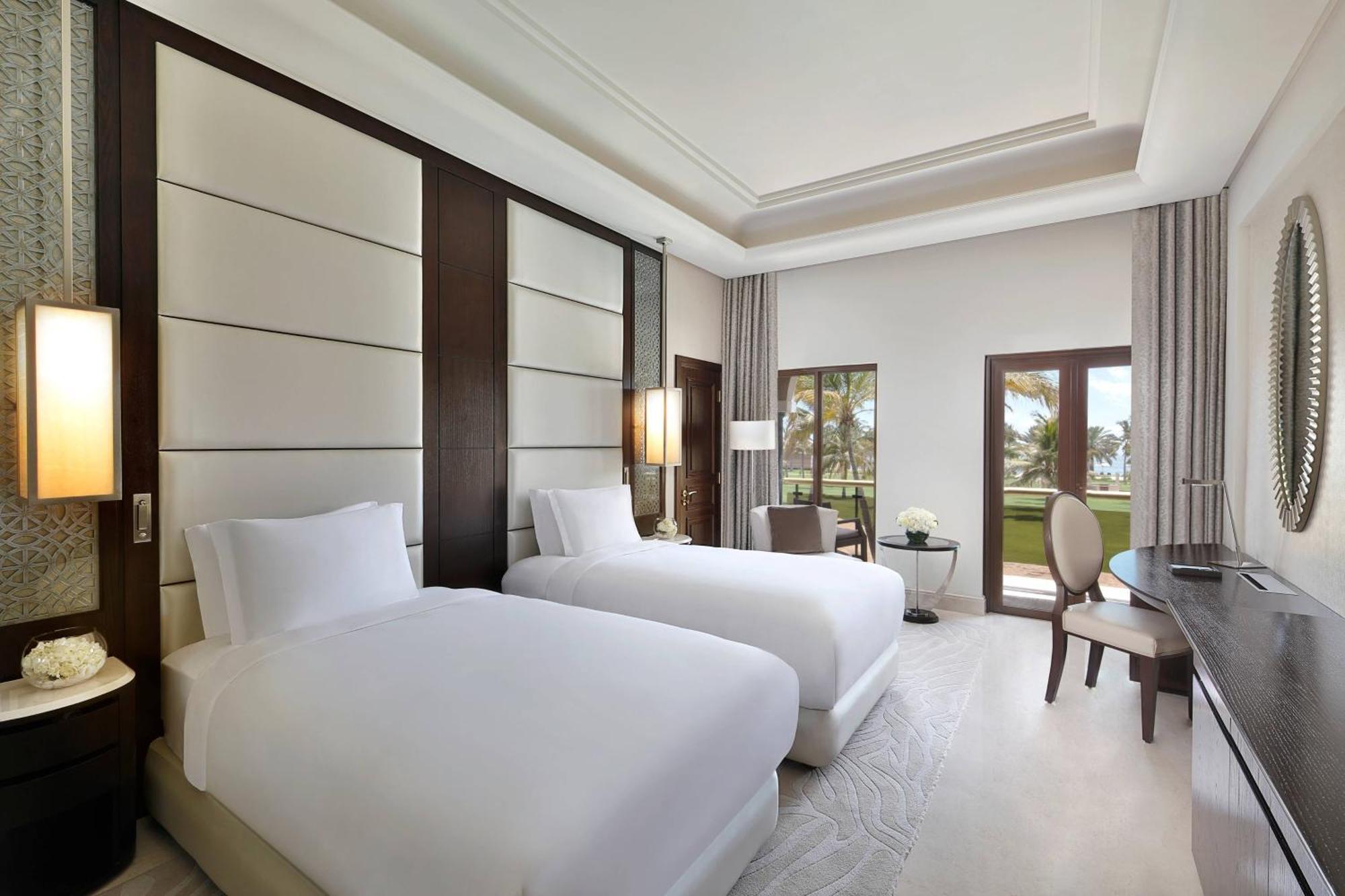 Chambre Deluxe avec 2 Lits Jumeaux/Simples et Balcon - Vue sur Piscine