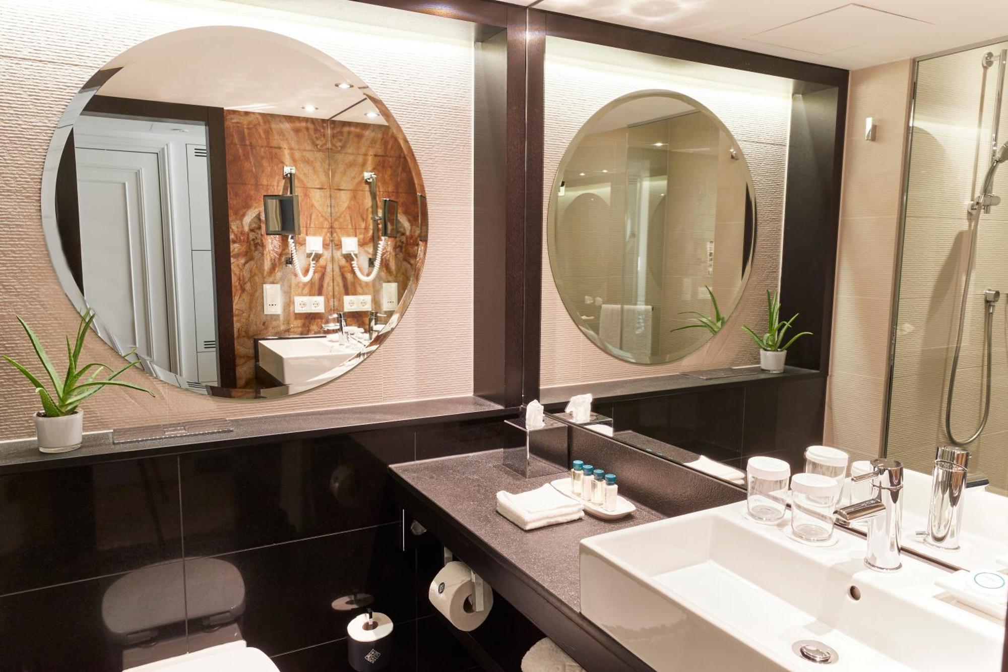 Superior Room,1630865487:JPEG