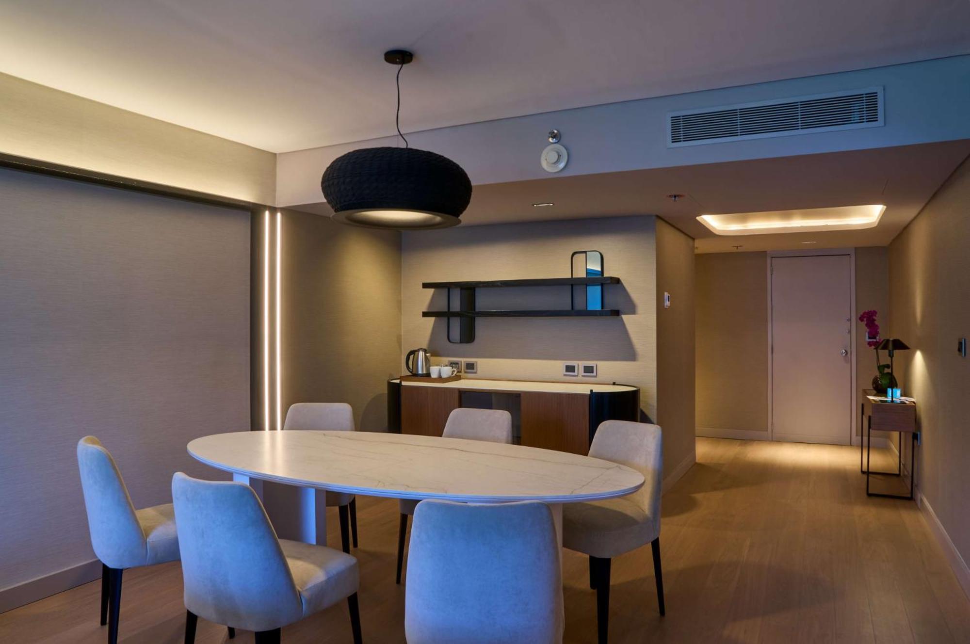 One-Bedroom Corner Suite - City View,1630866676:JPEG