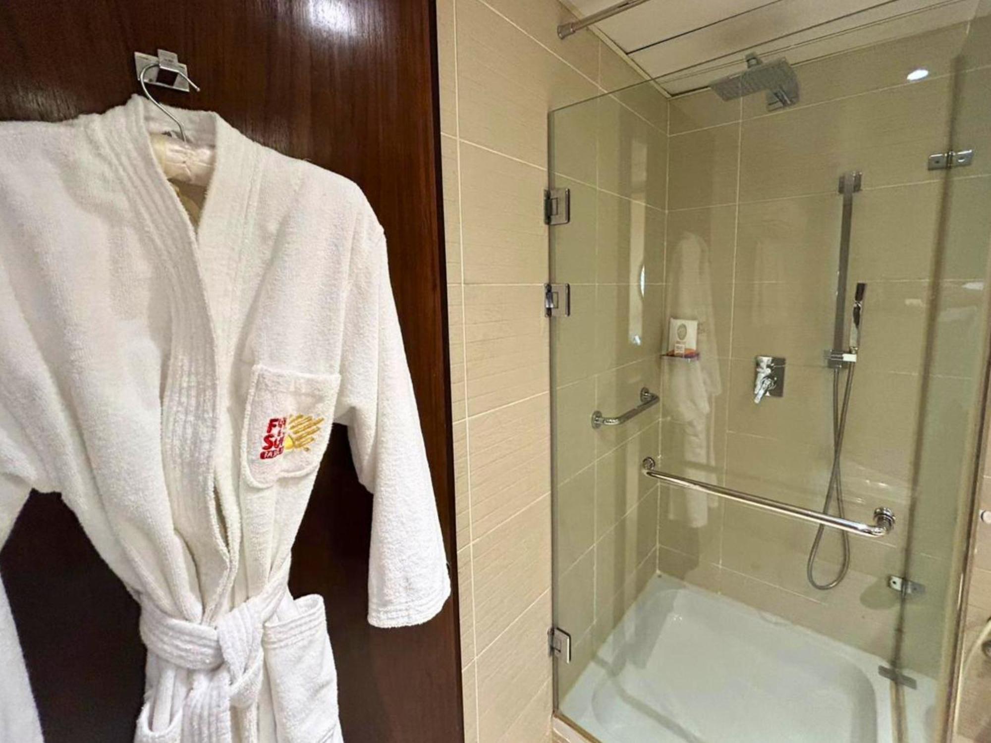 Chambre Double ou Lits Jumeaux - Vue sur Piscine