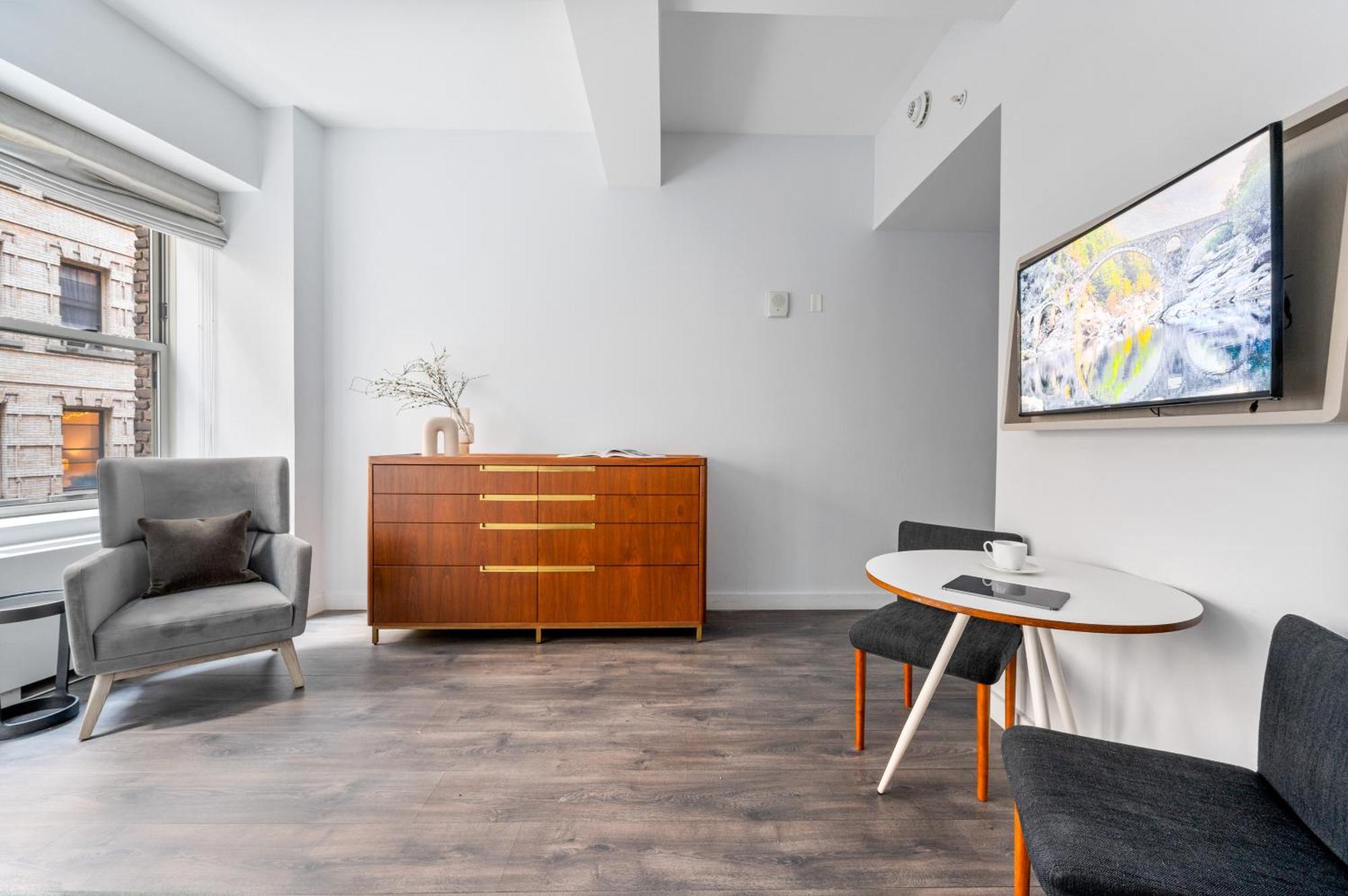 Queen Studio - Disability Access,1637798505:JPEG