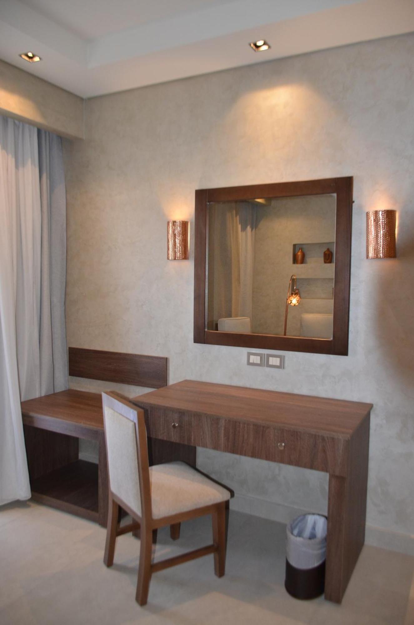 Chambre Double ou Lits Jumeaux - Vue Latérale sur Mer