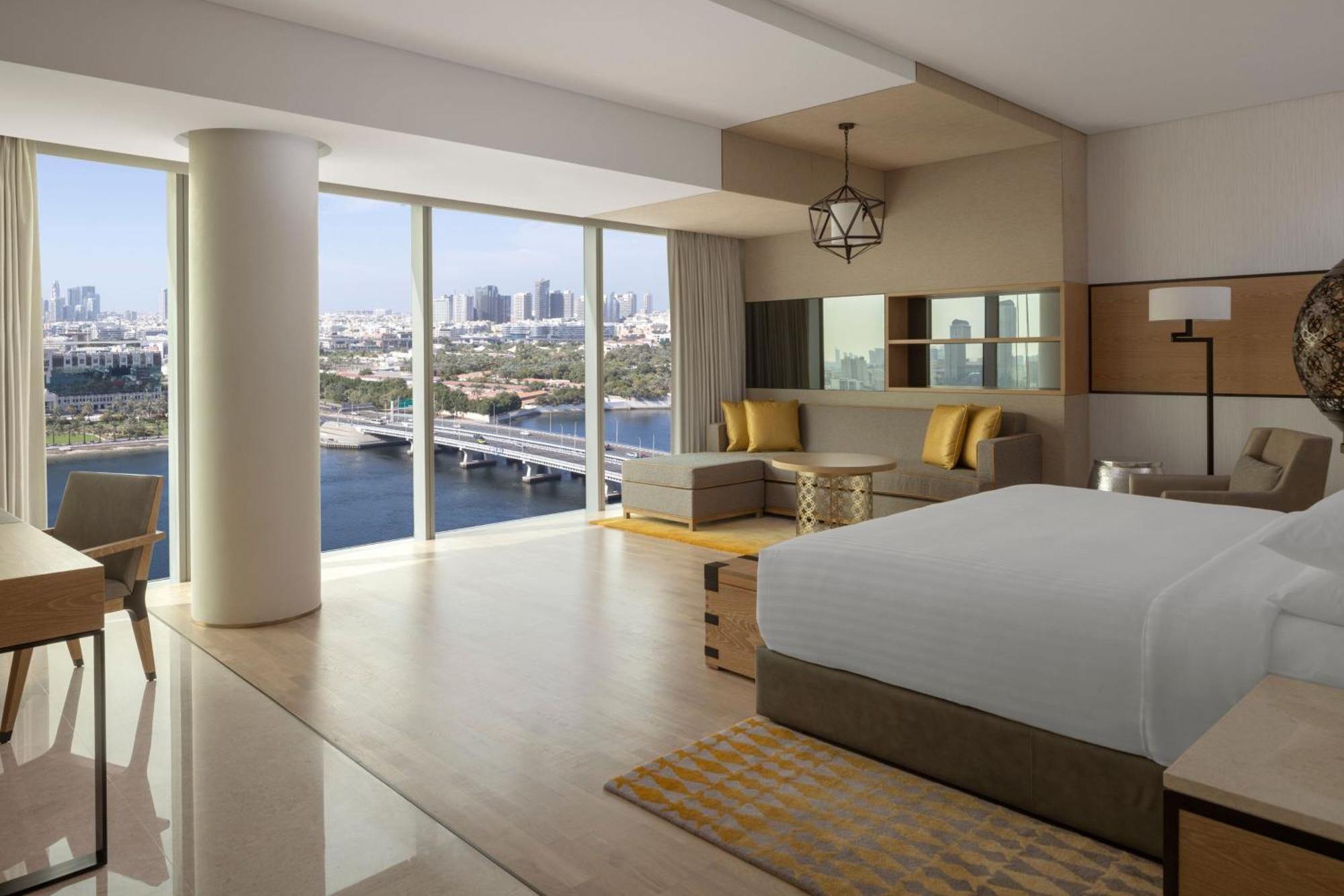 M Club King Room High Floor - Includes 24hrs Club Lounge Access + Evening Drinks & Buffet (5.30-7.30 PM),1639393062:JPEG