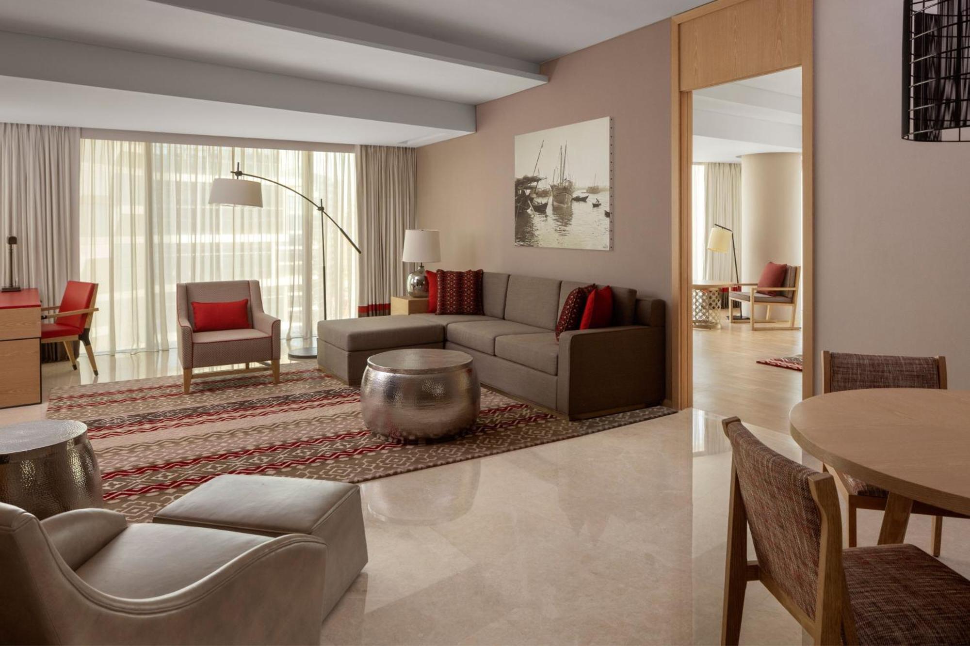 One-Bedroom Suite City View - Includes 24hrs Club Lounge Access + Evening Drinks & Buffet (5.30-7.30 PM),1639423156:JPEG