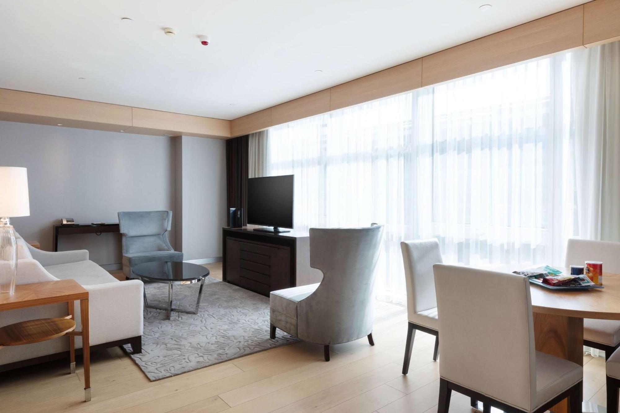 Suite Tower 1 Chambre avec Kitchenette - Vue Partielle sur Mer