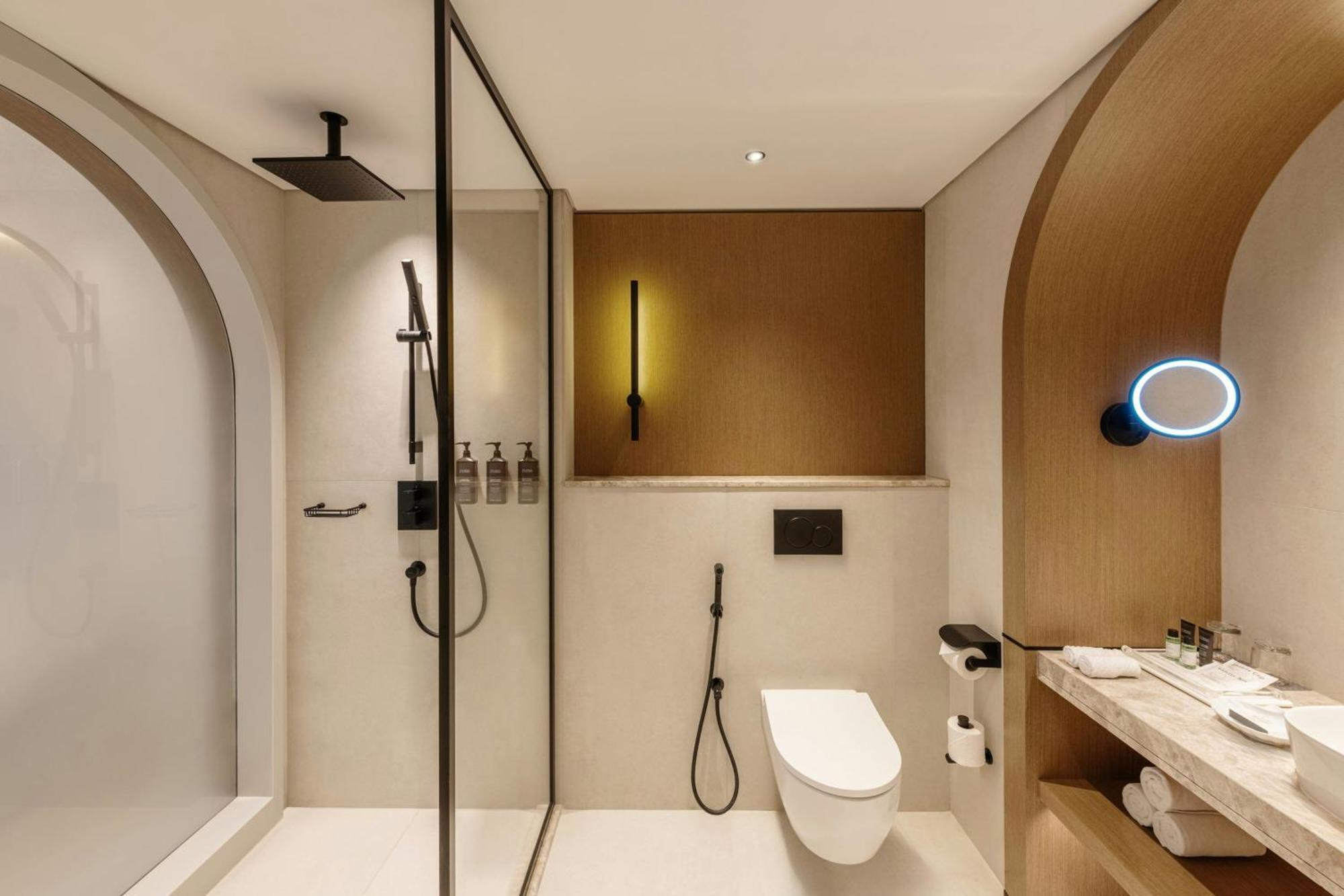 Suite Lit King-Size Premium avec Accès au Salon Club - Vue sur JBR