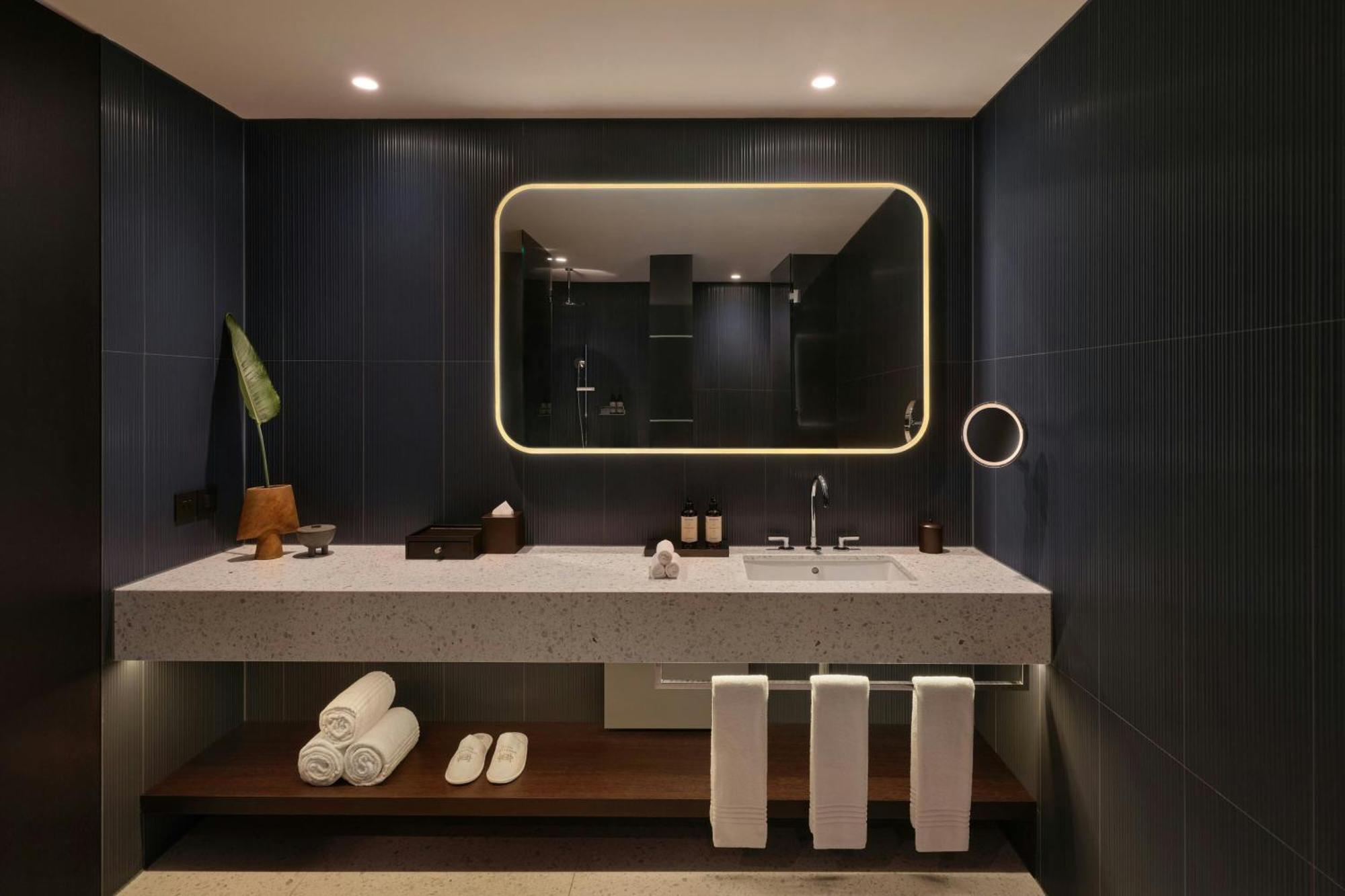 One-Bedroom Contemporary Junior King Suite,1643283091:JPEG