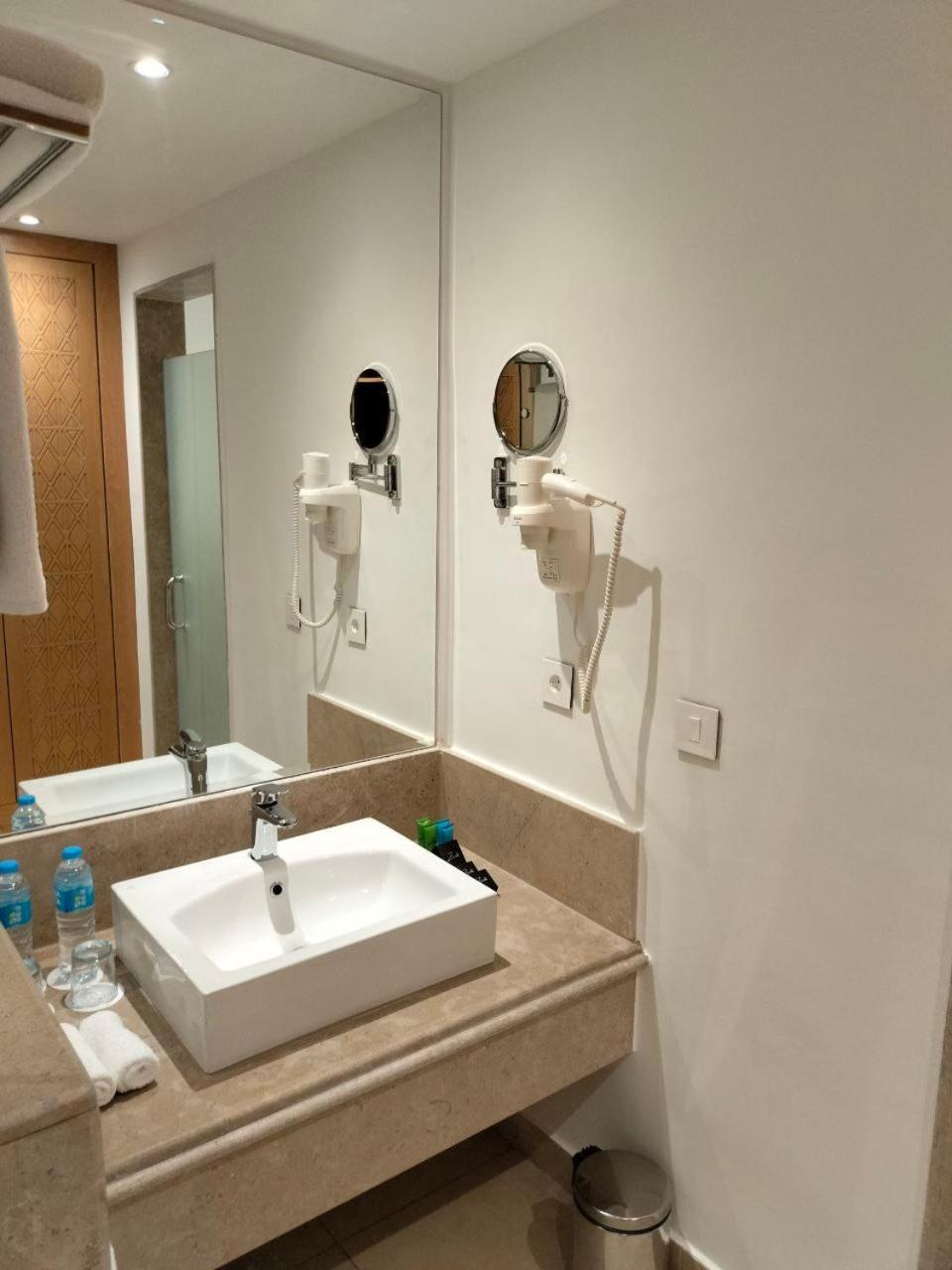 Chambre Double ou Lits Jumeaux Supérieure - Vue sur Piscine