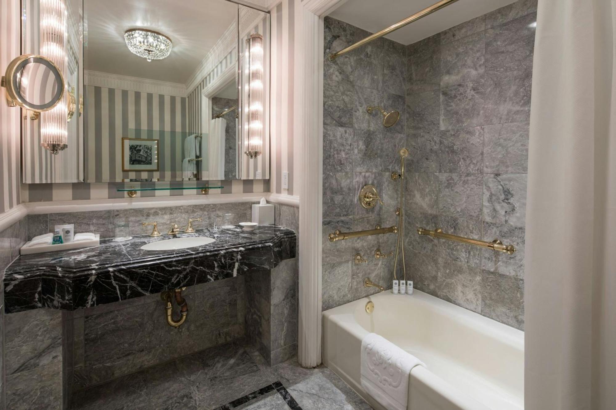 Chambre Lit King-Size Supérieure - Service de Majordome