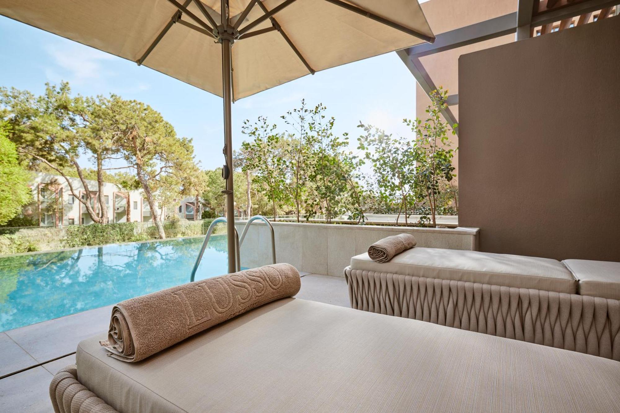 Deluxe Double Room with Side Sea View,1663968878:JPEG