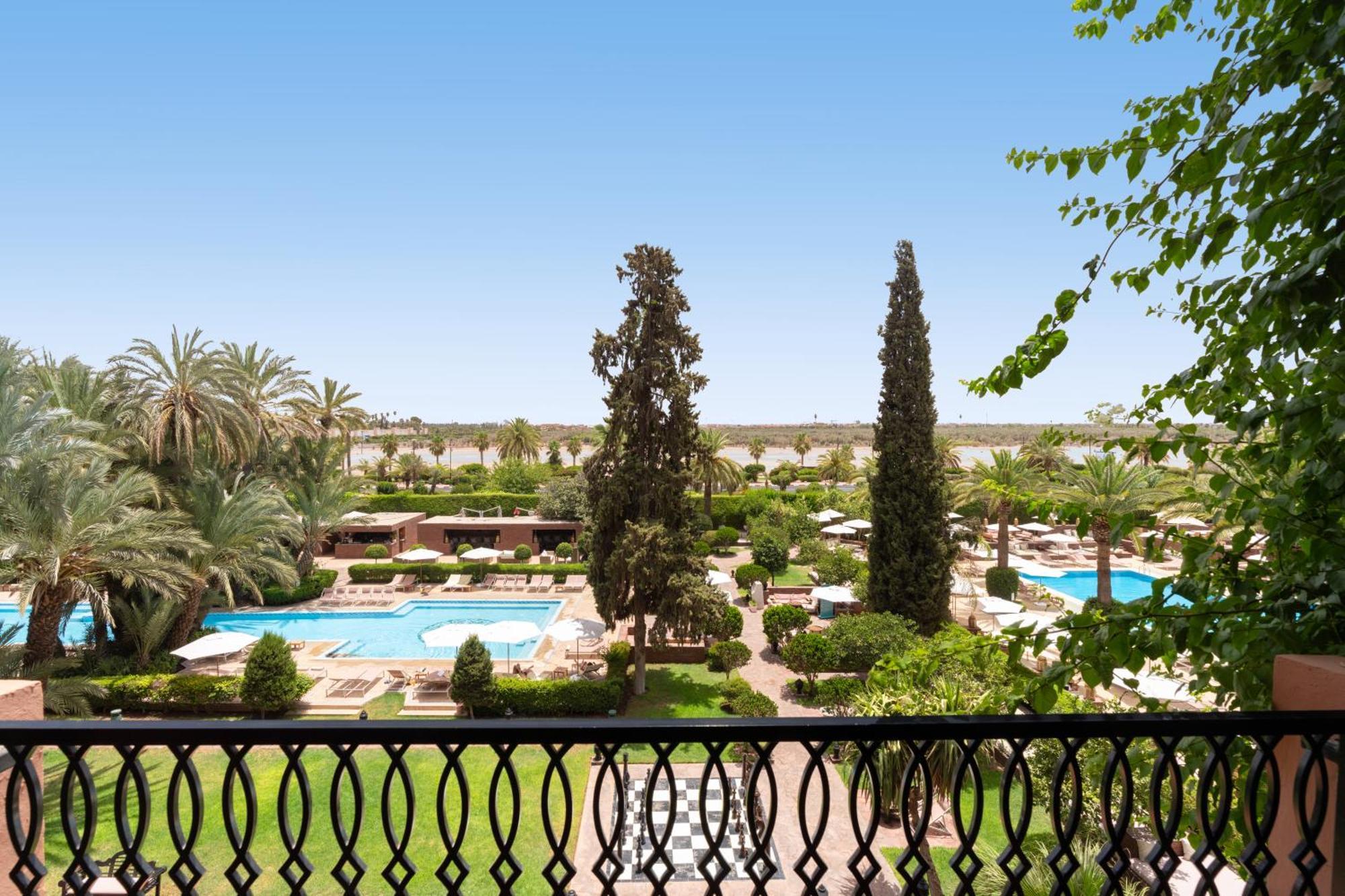 Suite Lit King-Size Prestige avec Balcon - Vue sur Montagne ou Piscine