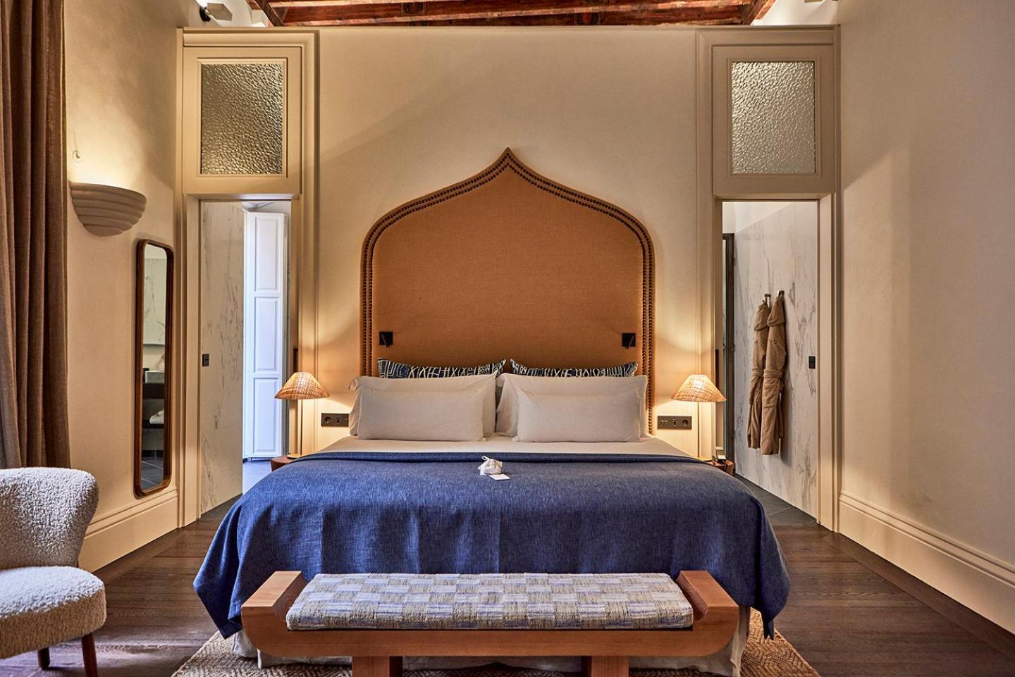 The Grand Essence Signature Suite